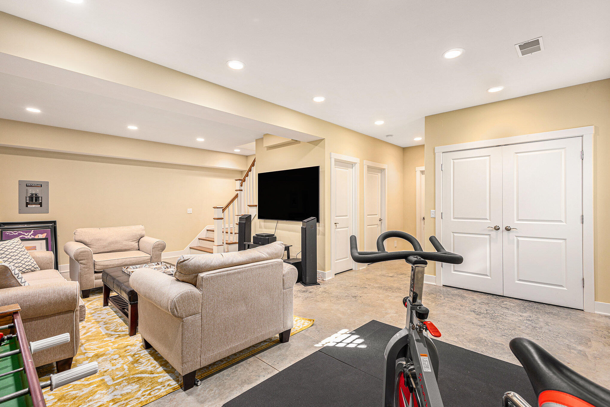 475 Lakeshore Drive