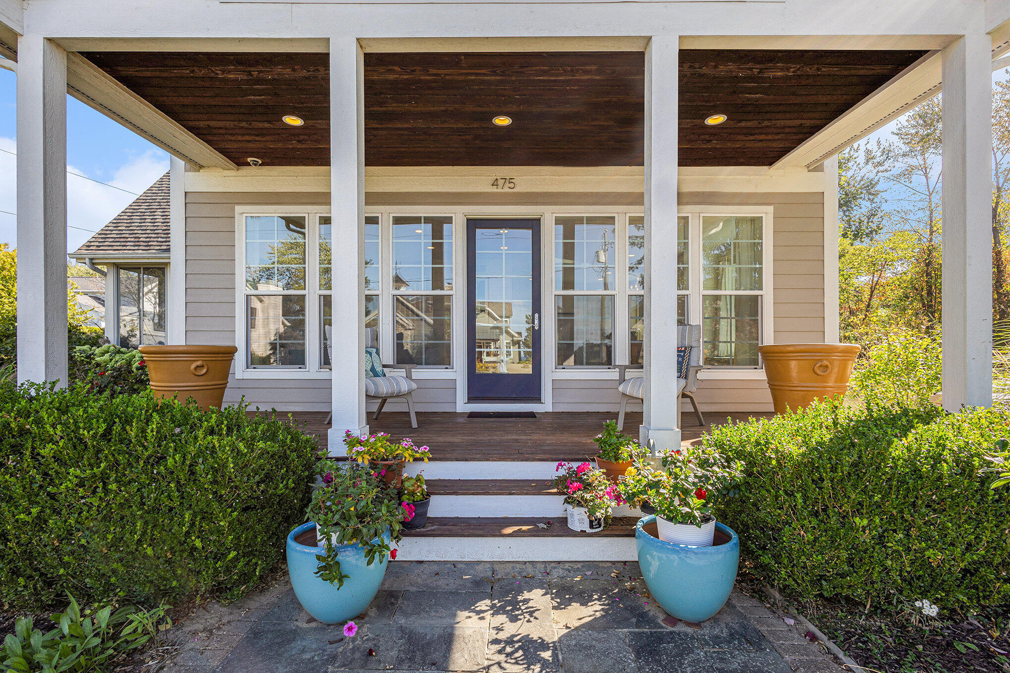 475 Lakeshore Drive