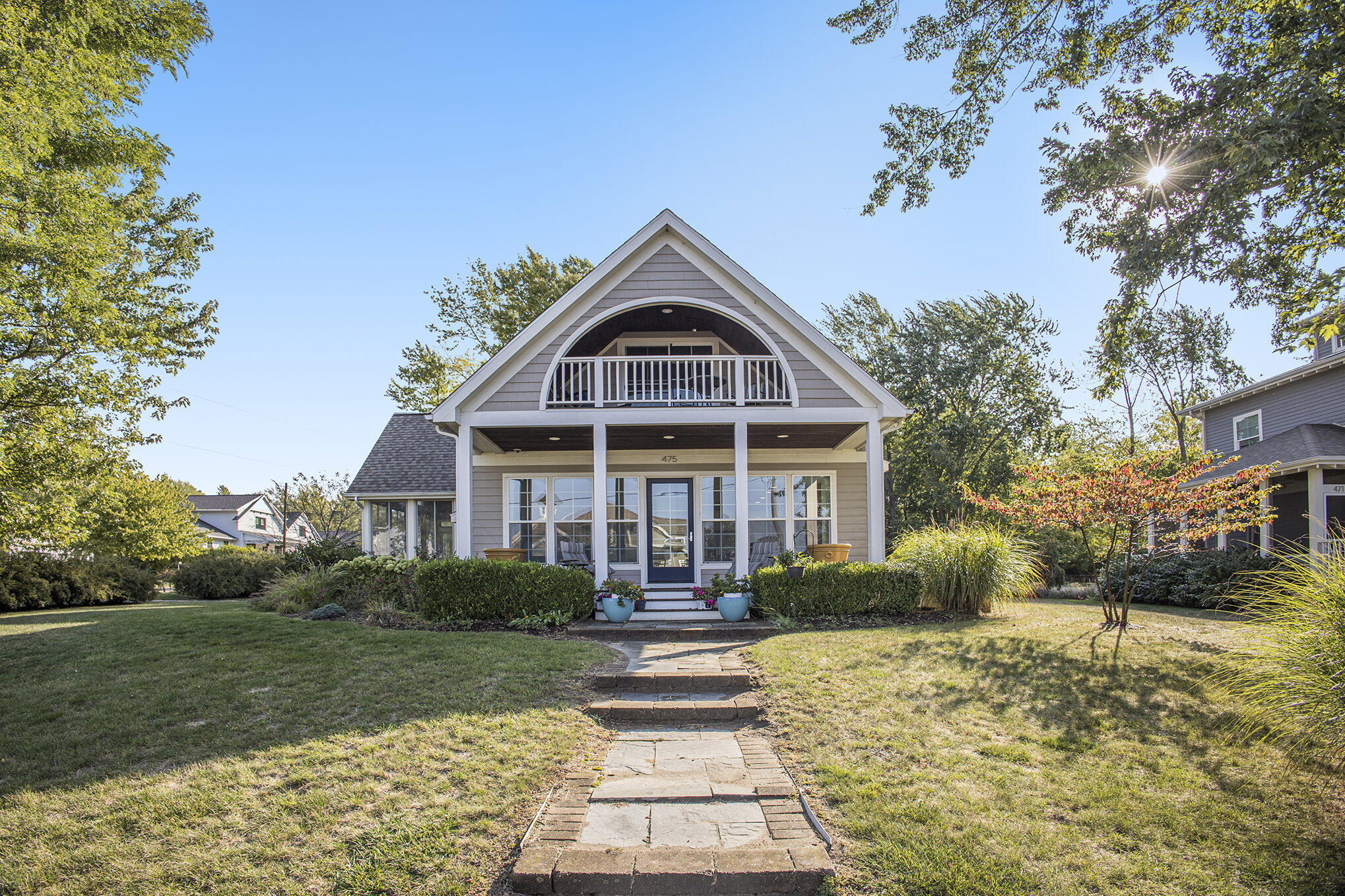 475 Lakeshore Drive
