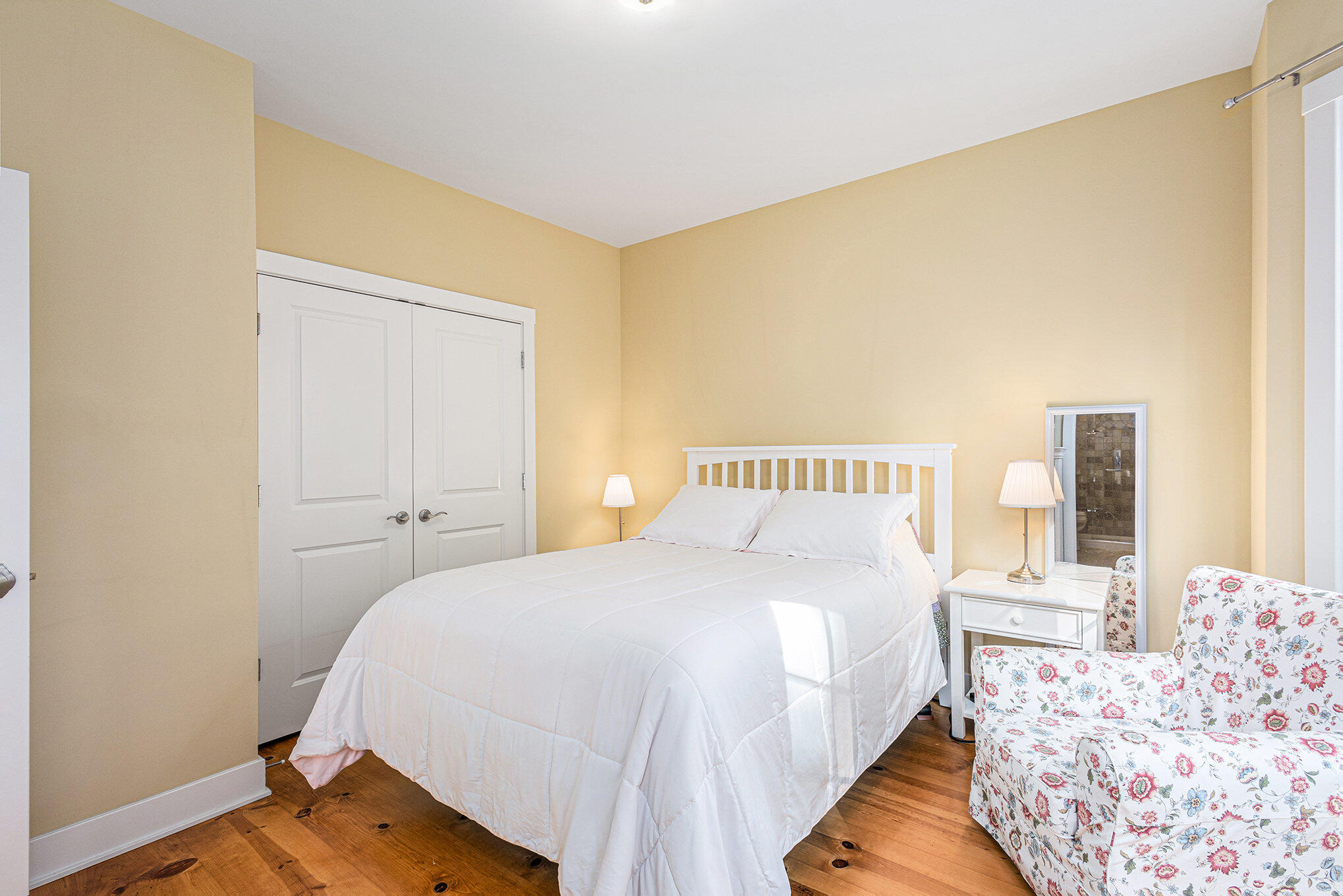 475 Lakeshore Drive