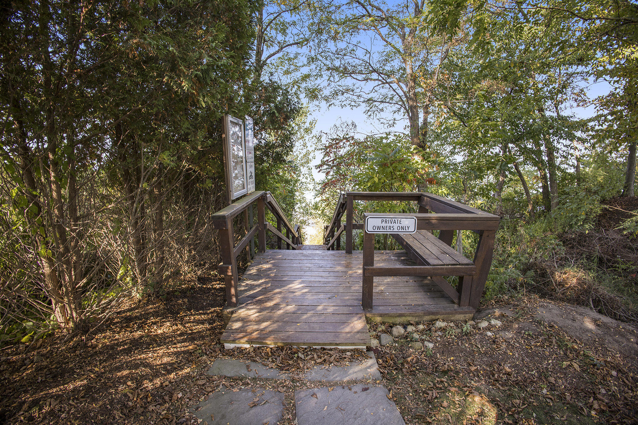 475 Lakeshore Drive