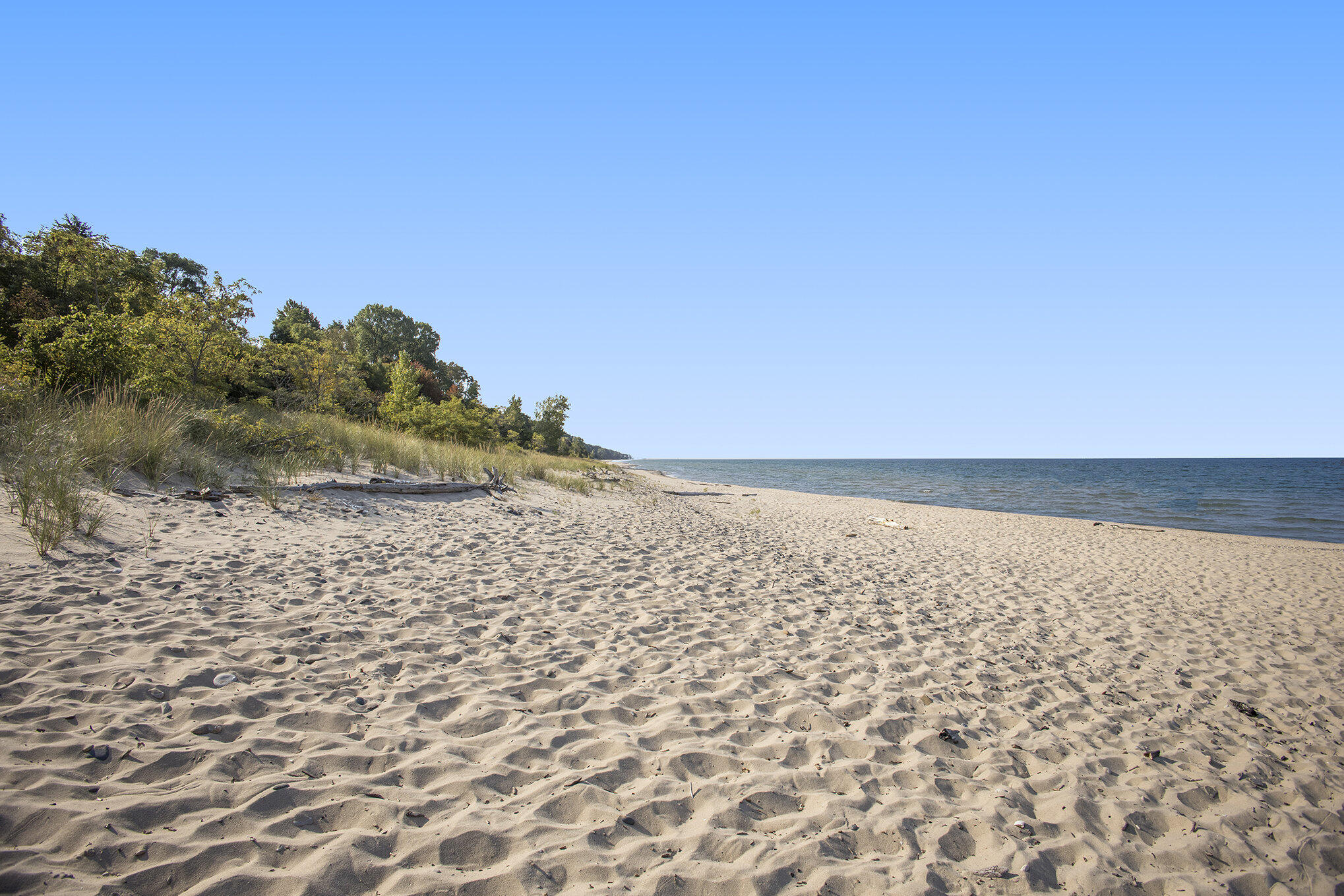 475 Lakeshore Drive