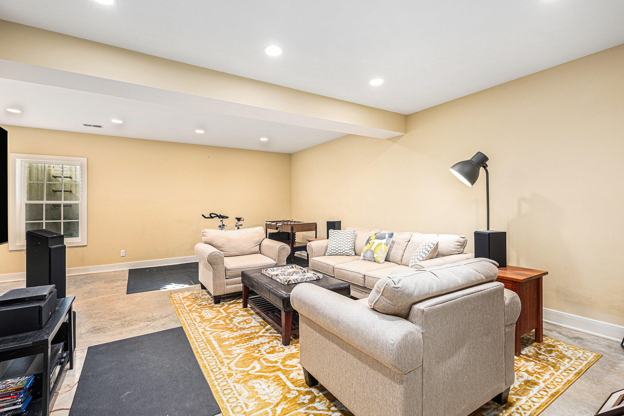 475 Lakeshore Drive