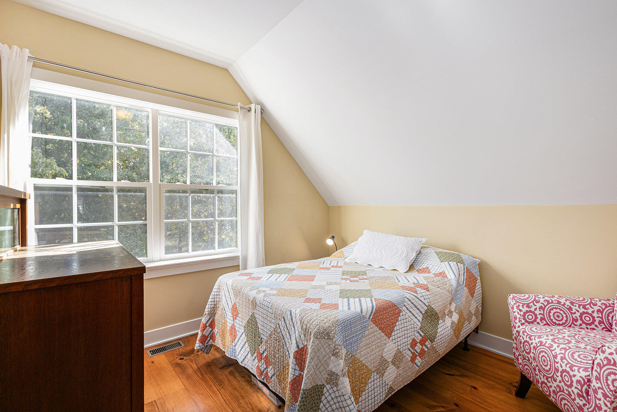 475 Lakeshore Drive