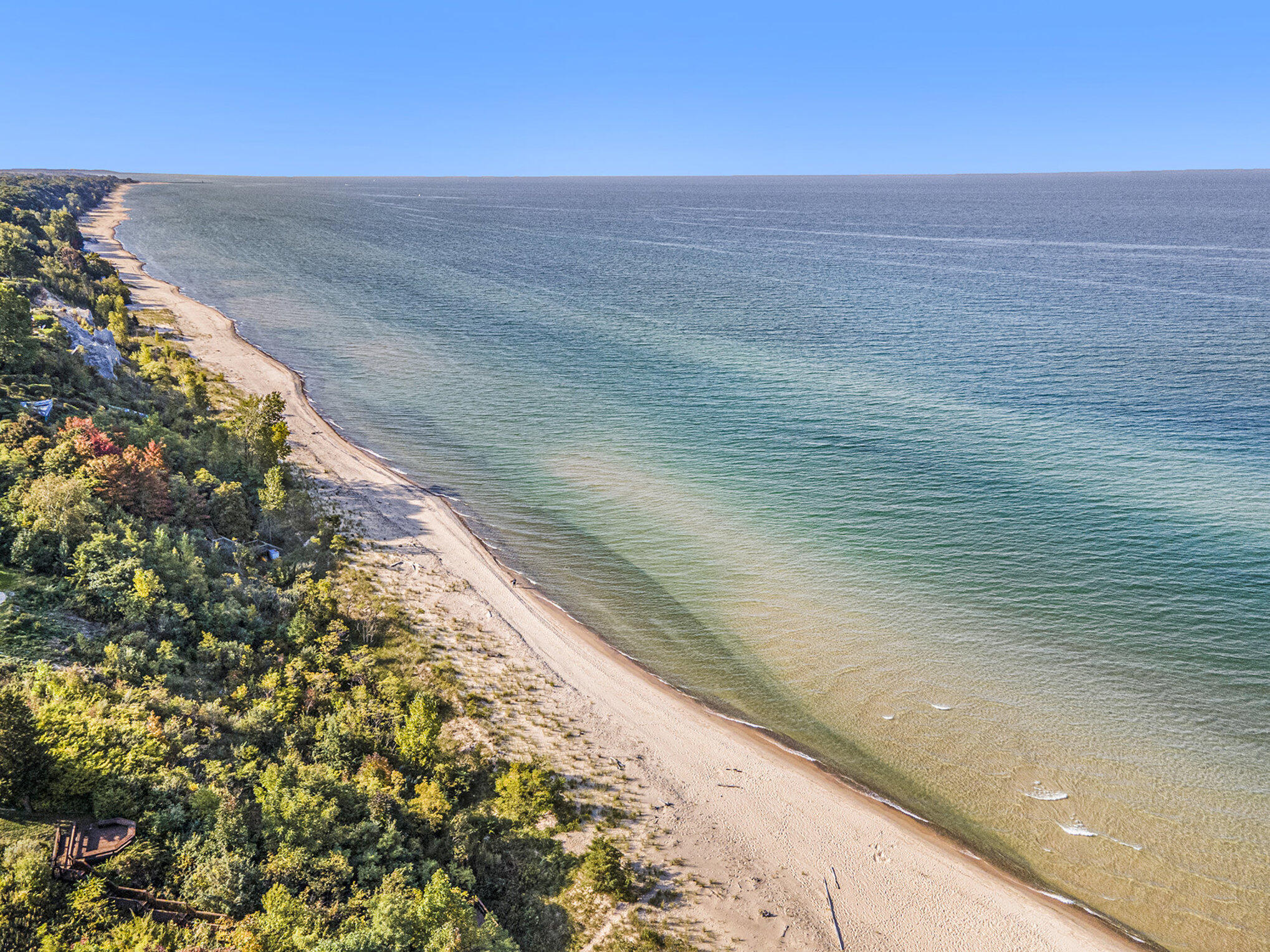 475 Lakeshore Drive
