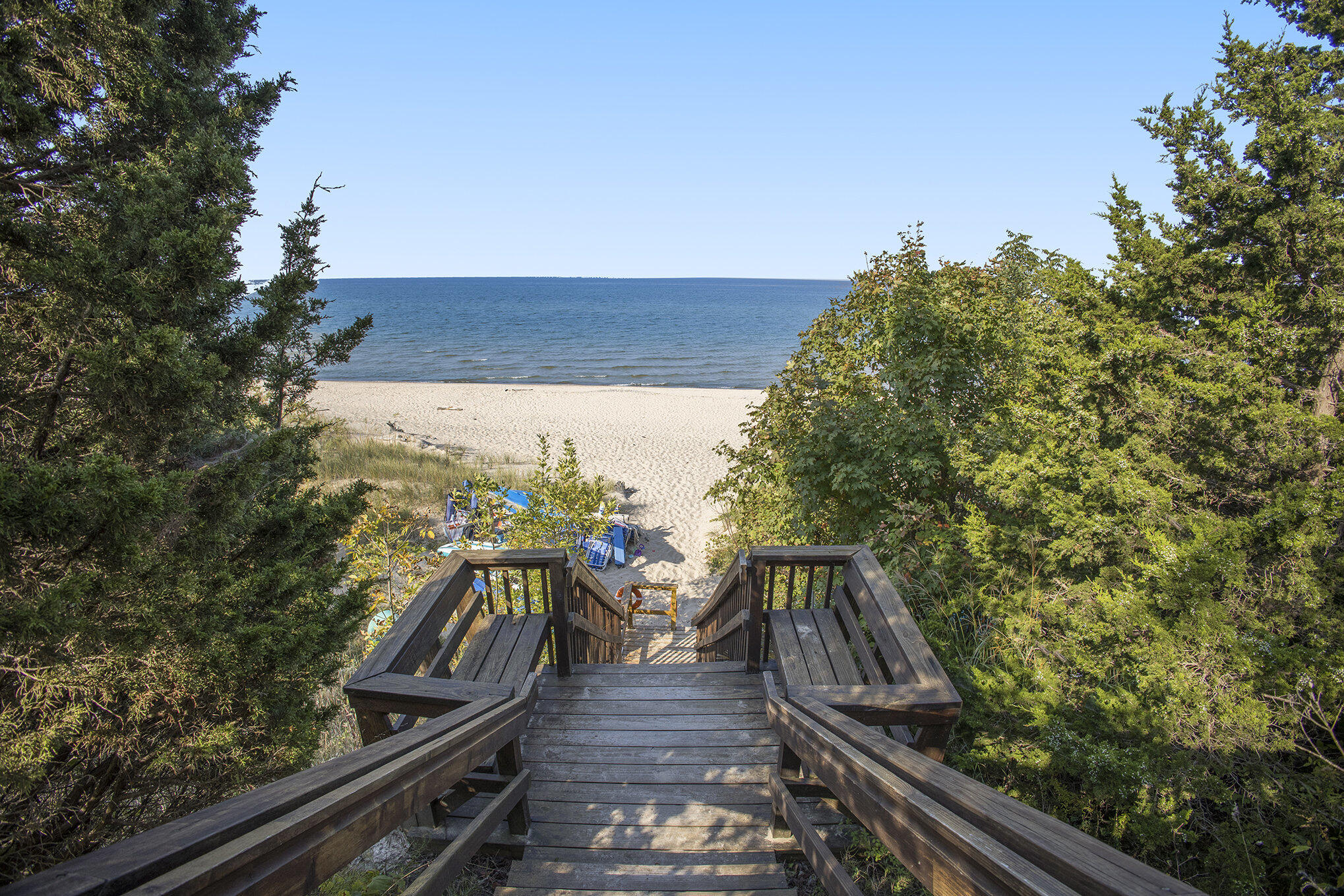 475 Lakeshore Drive