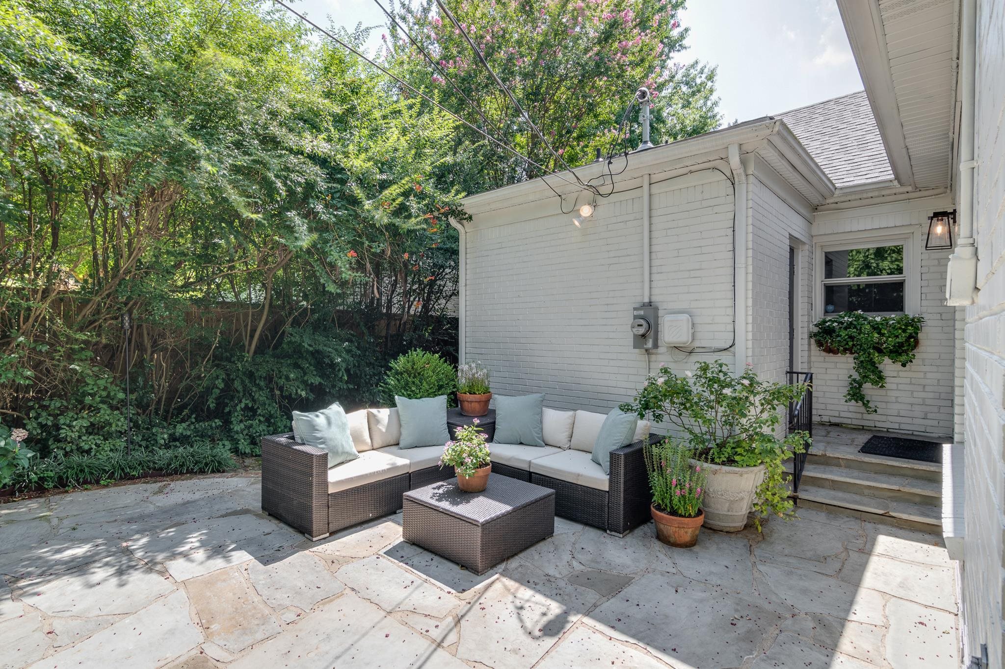 196 PALISADE AVE