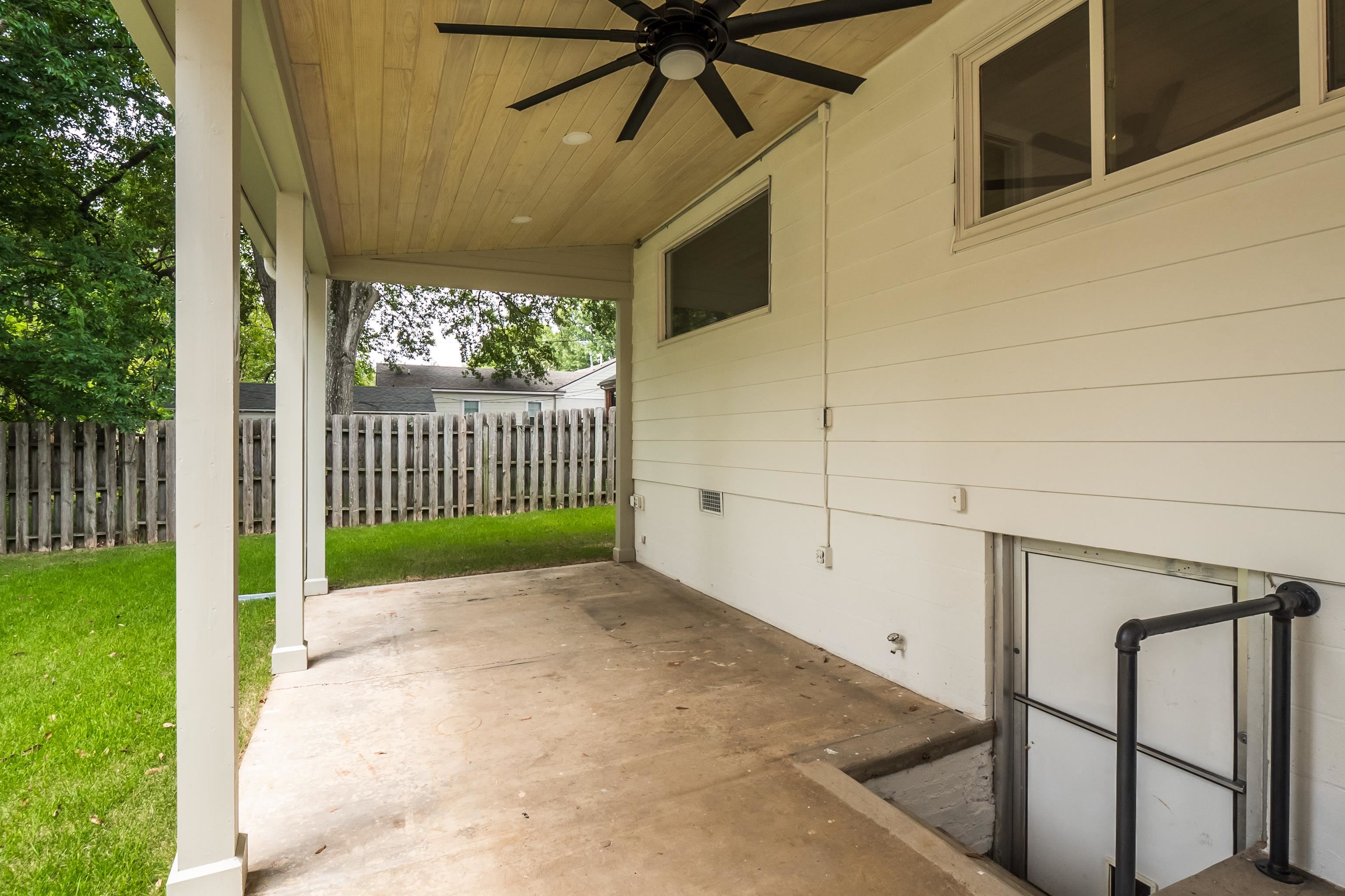 3625 CHARLESWOOD AVE