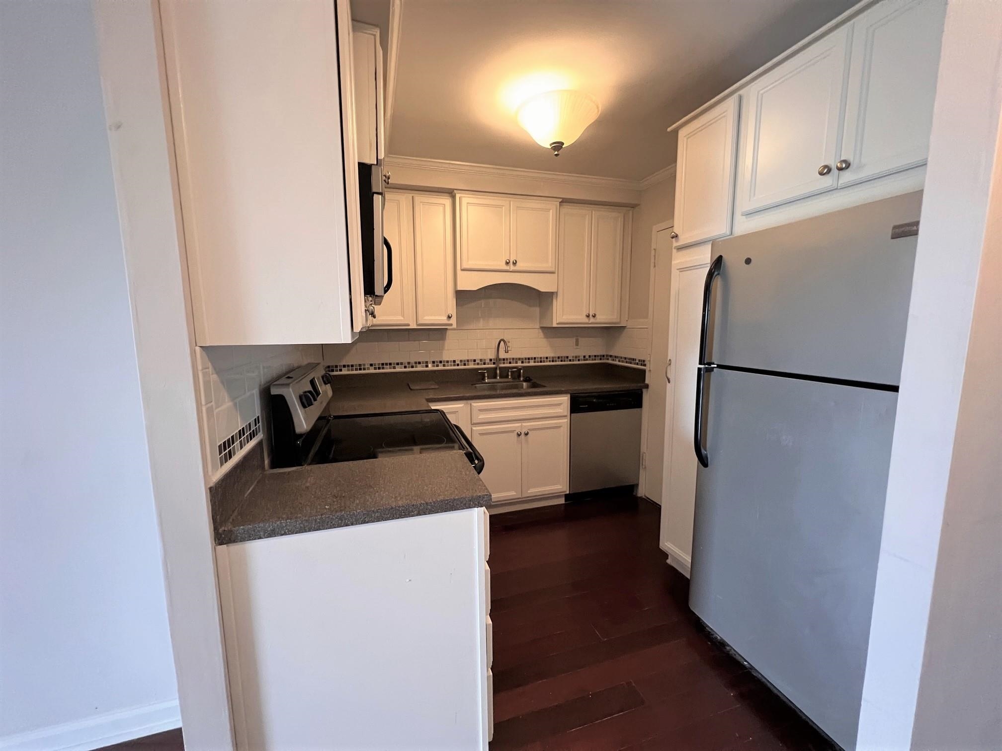232 S HIGHLAND ST Unit: 907