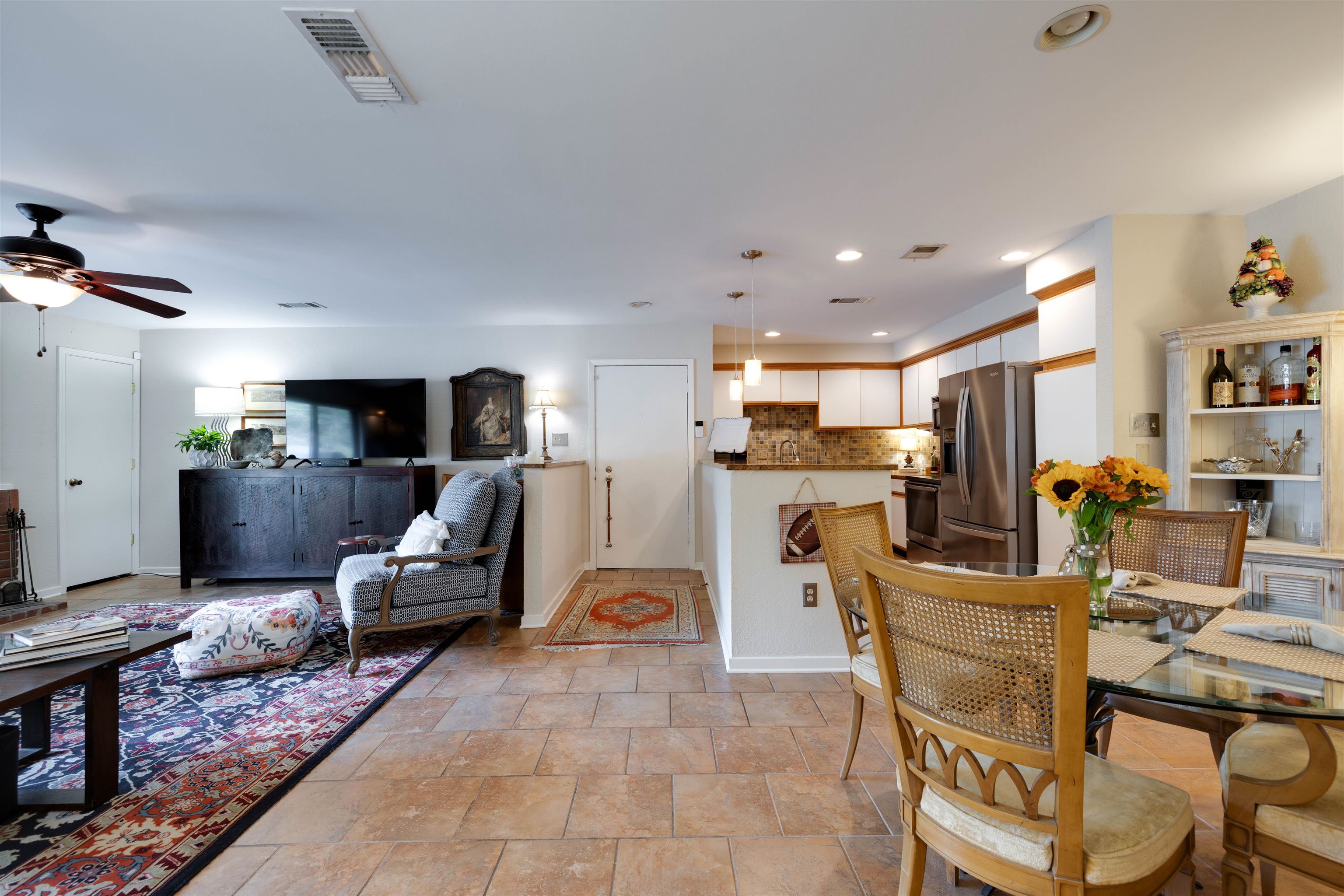 809 CREEKSIDE DR Unit: 2