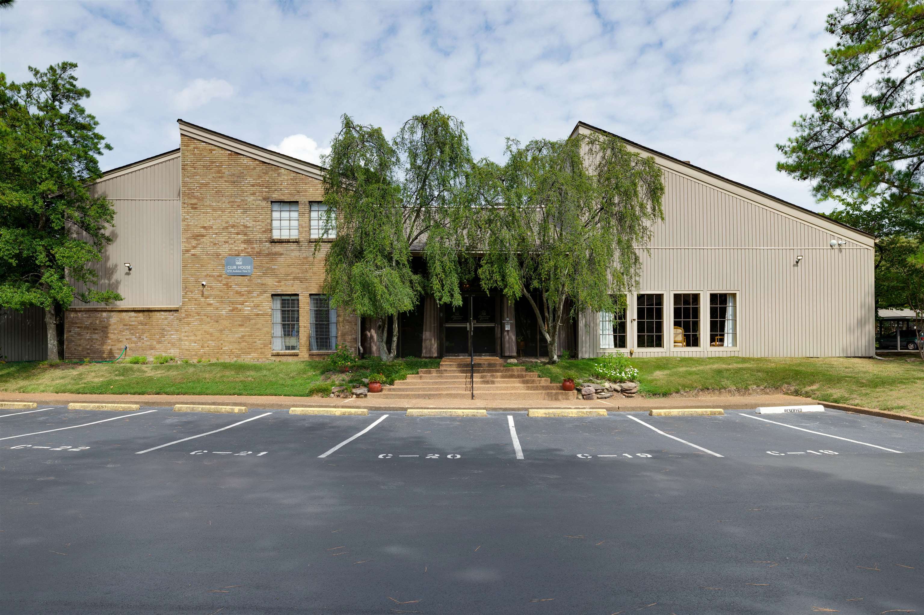 809 CREEKSIDE DR Unit: 2