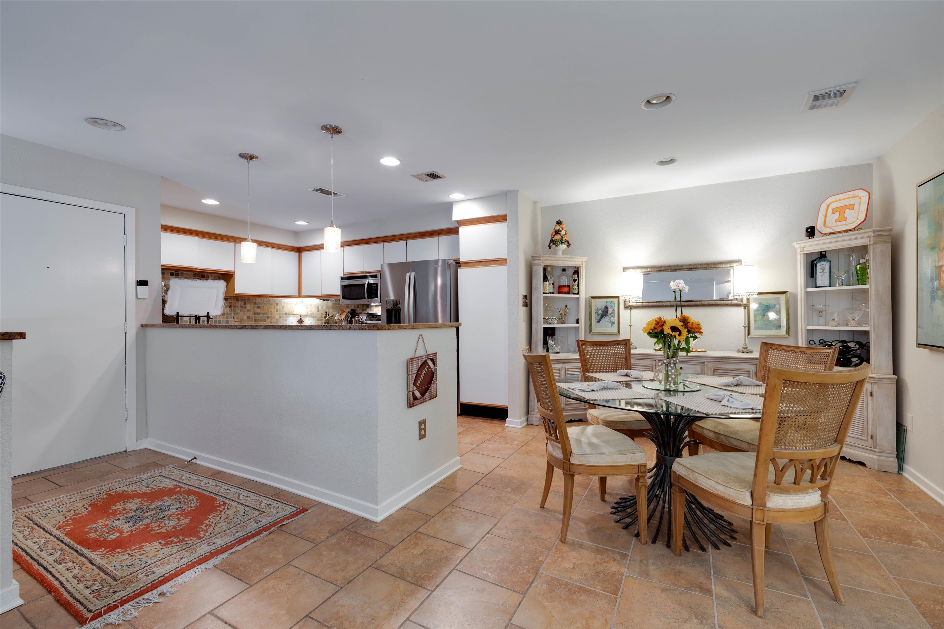 809 CREEKSIDE DR Unit: 2