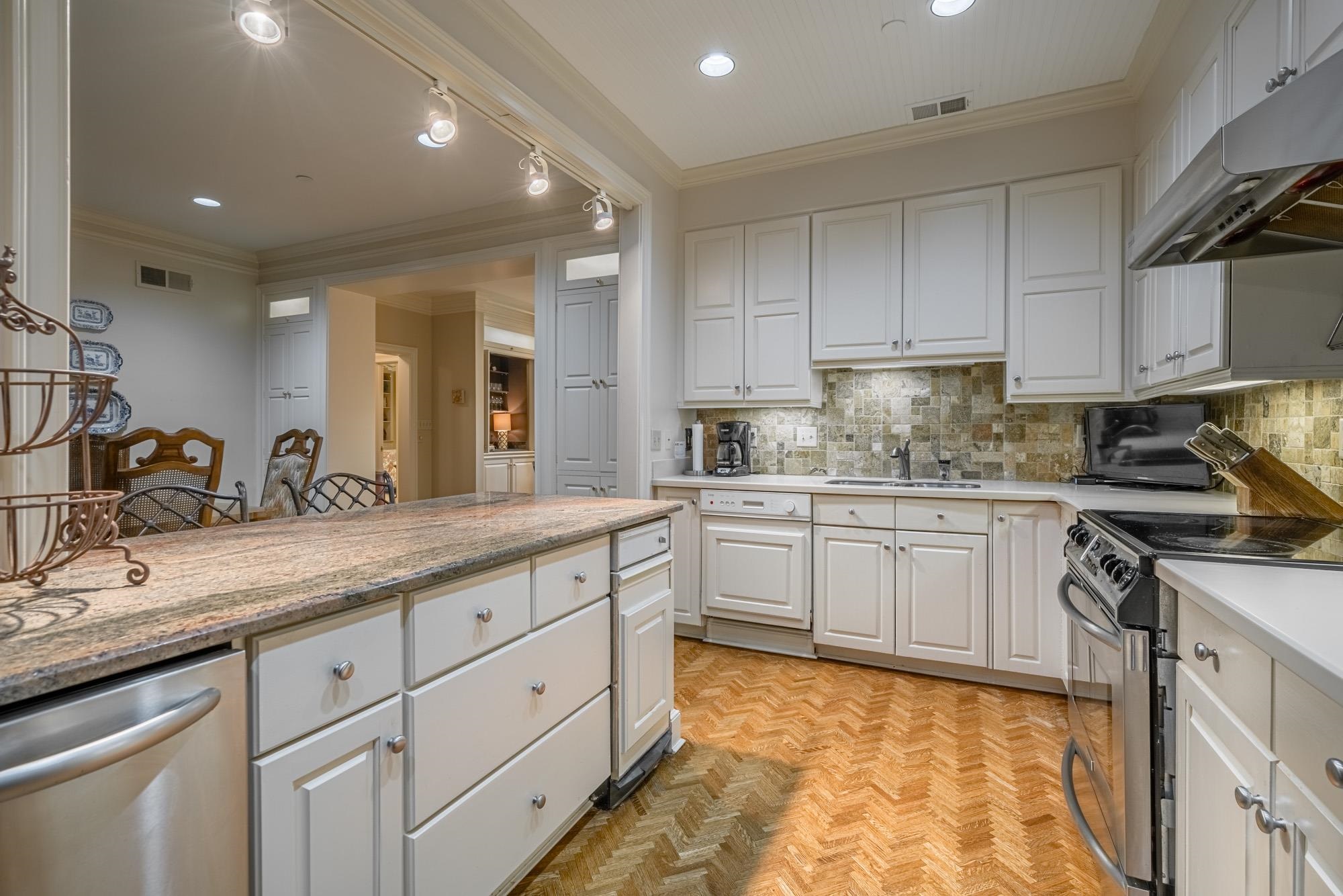 1000 MURRAY HILL LN Unit: 404