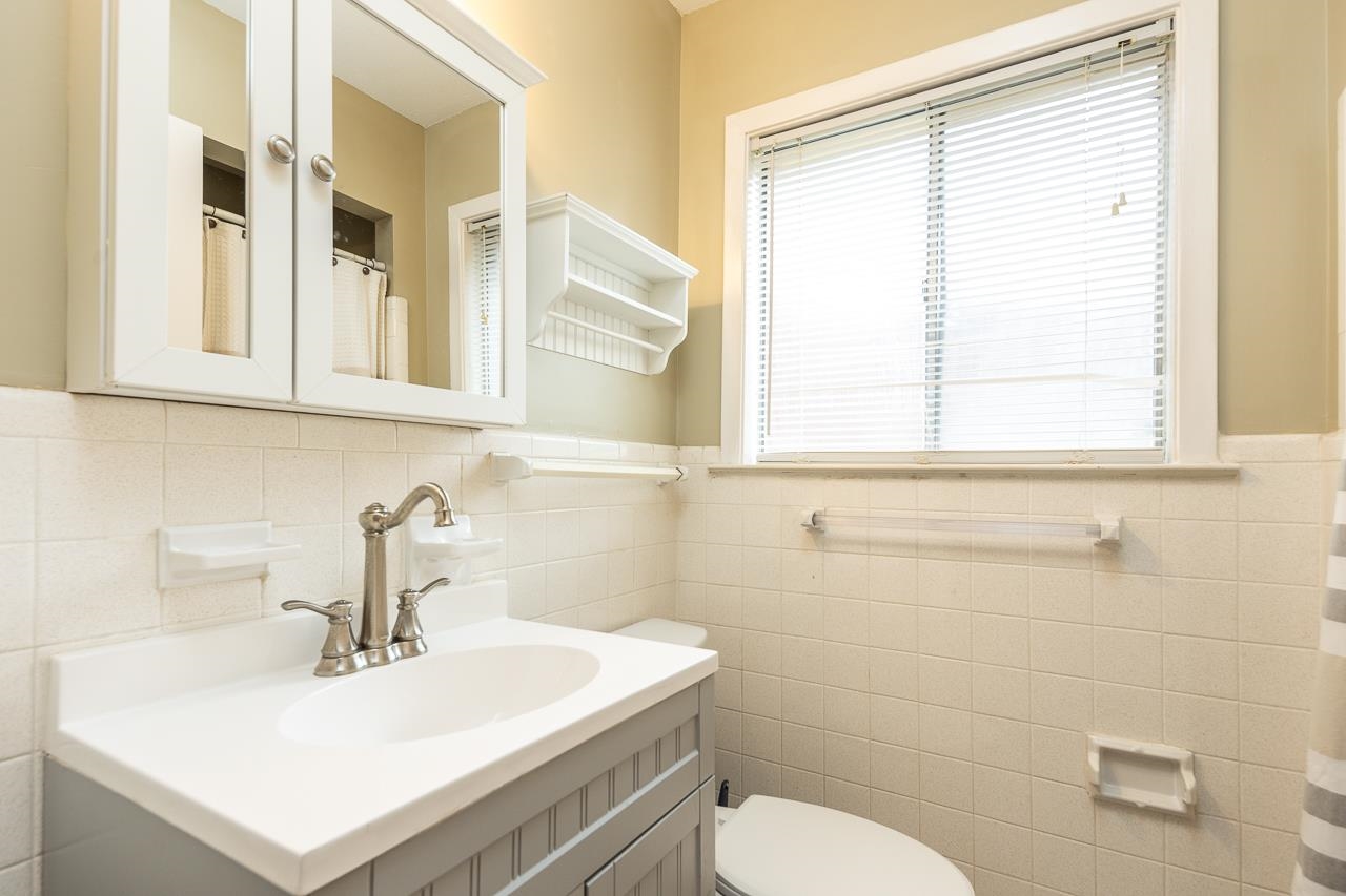 1776 E BRYN MAWR CIR