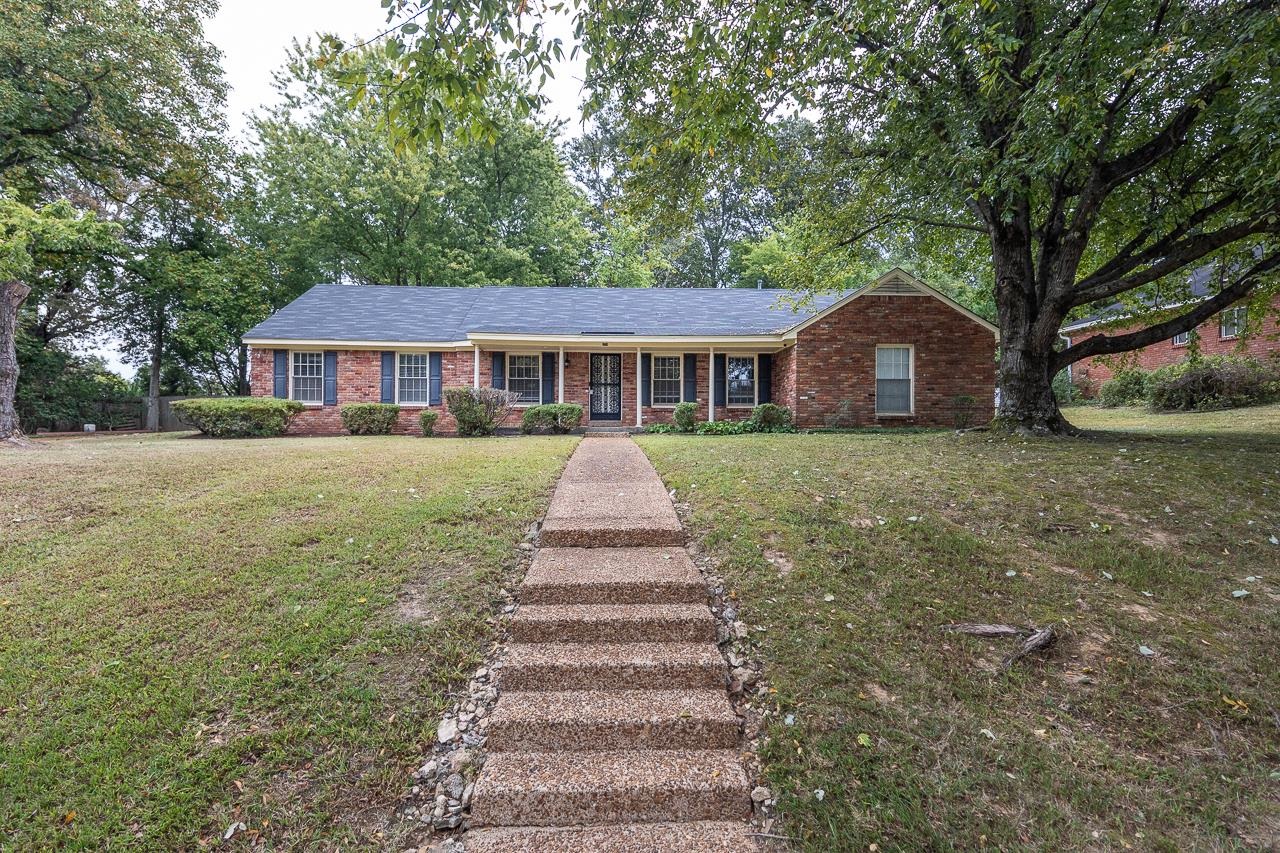 1776 E BRYN MAWR CIR