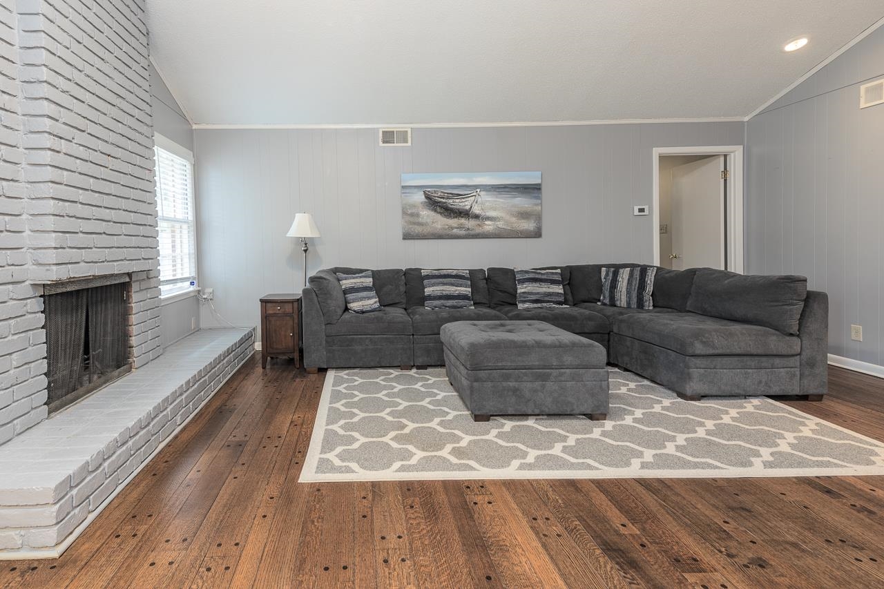 1776 E BRYN MAWR CIR