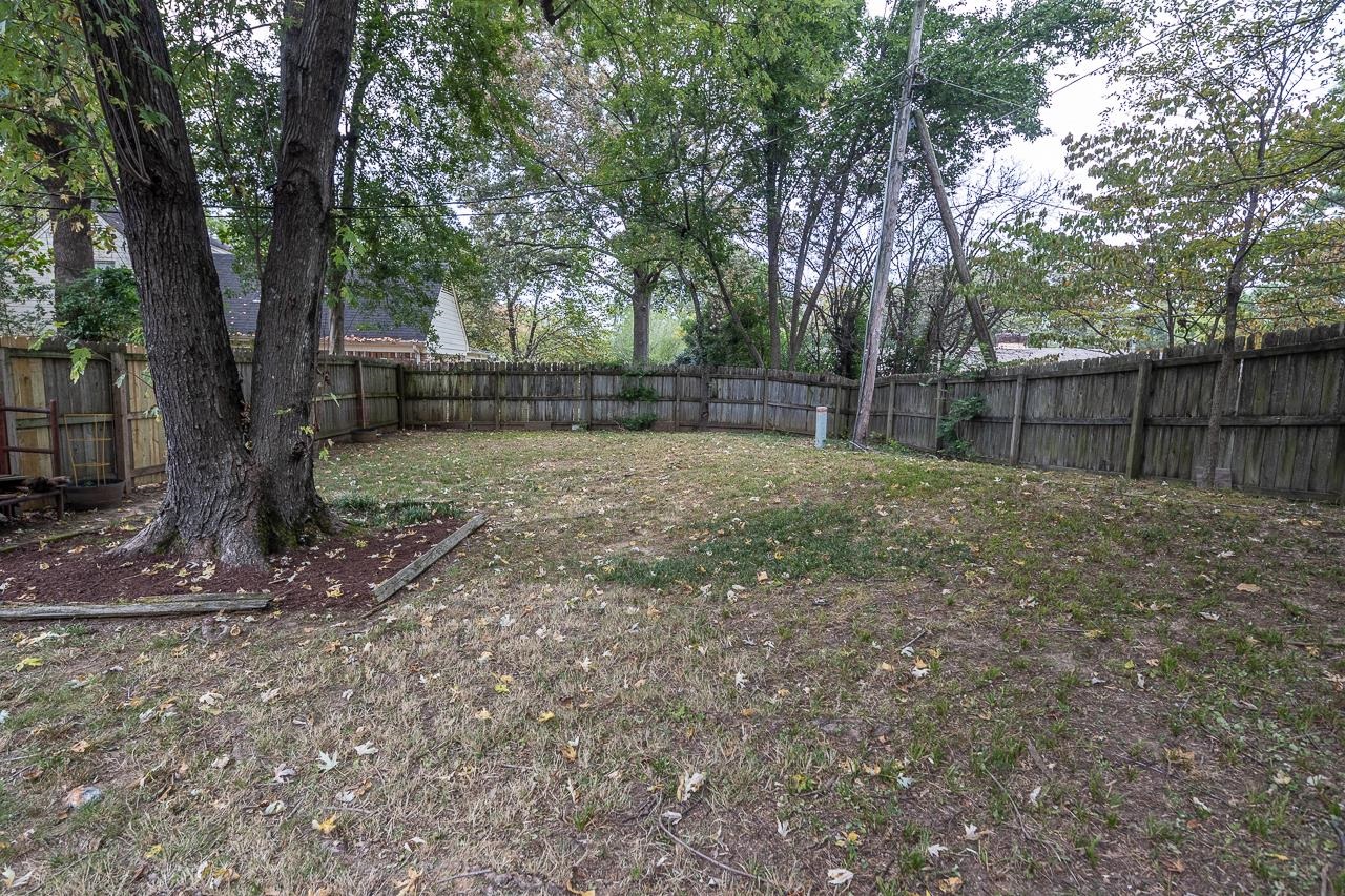 1776 E BRYN MAWR CIR