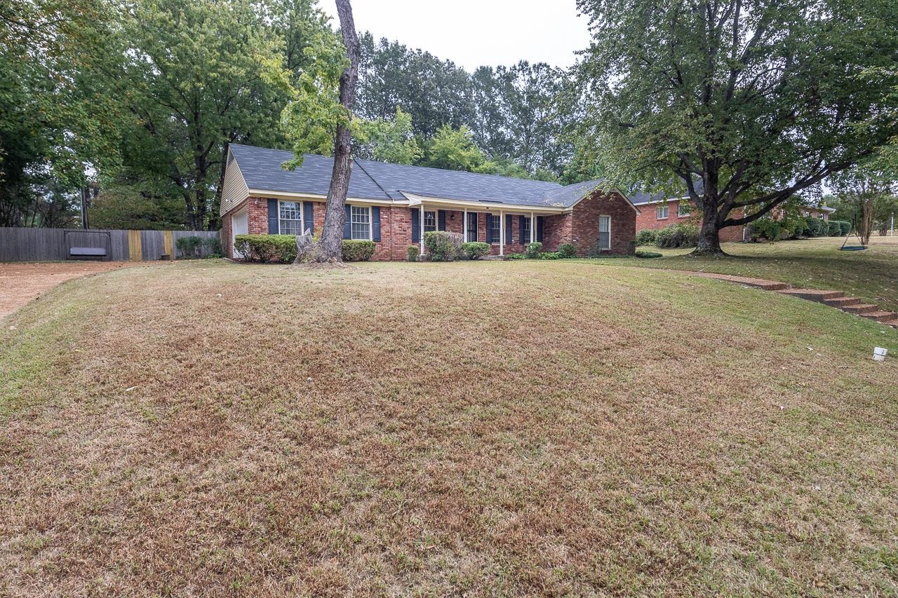 1776 E BRYN MAWR CIR