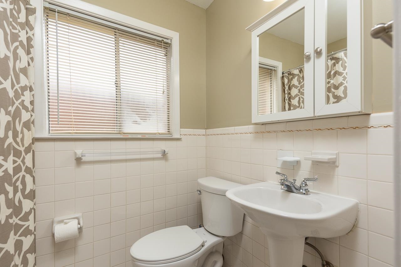 1776 E BRYN MAWR CIR