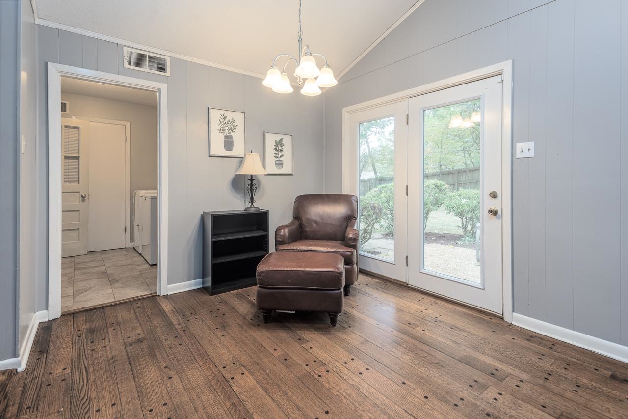 1776 E BRYN MAWR CIR