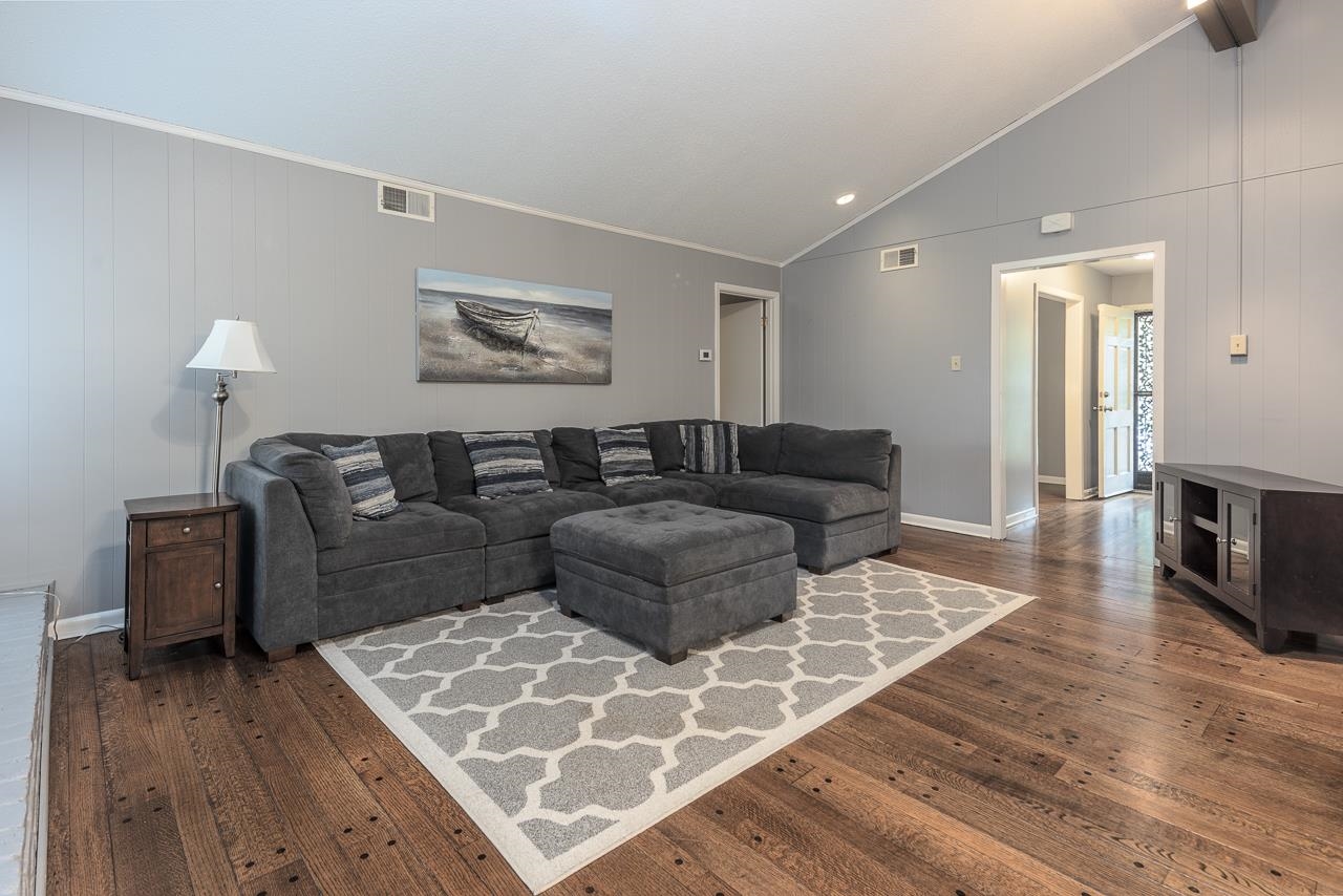 1776 E BRYN MAWR CIR