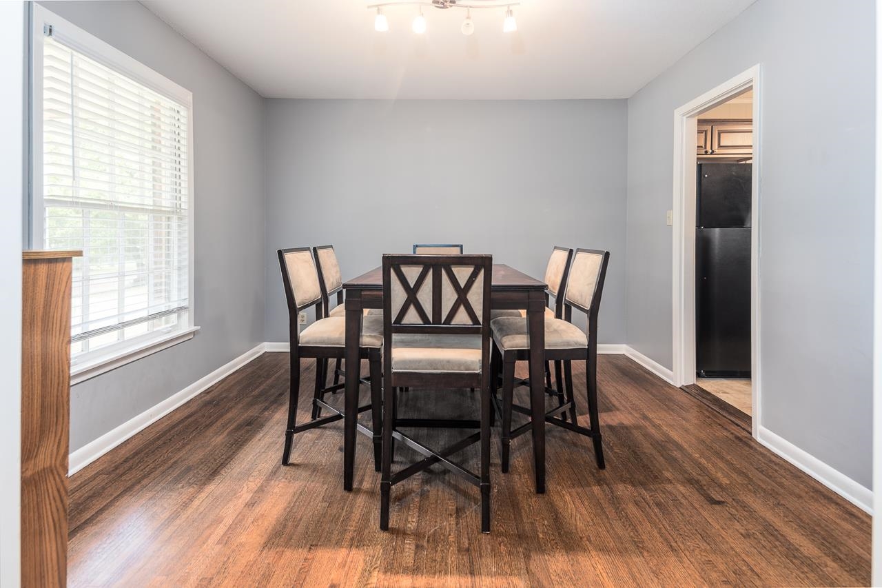 1776 E BRYN MAWR CIR