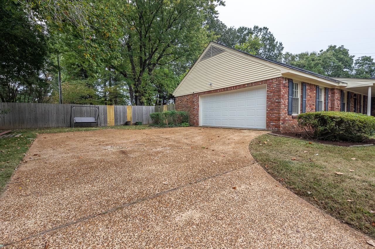 1776 E BRYN MAWR CIR