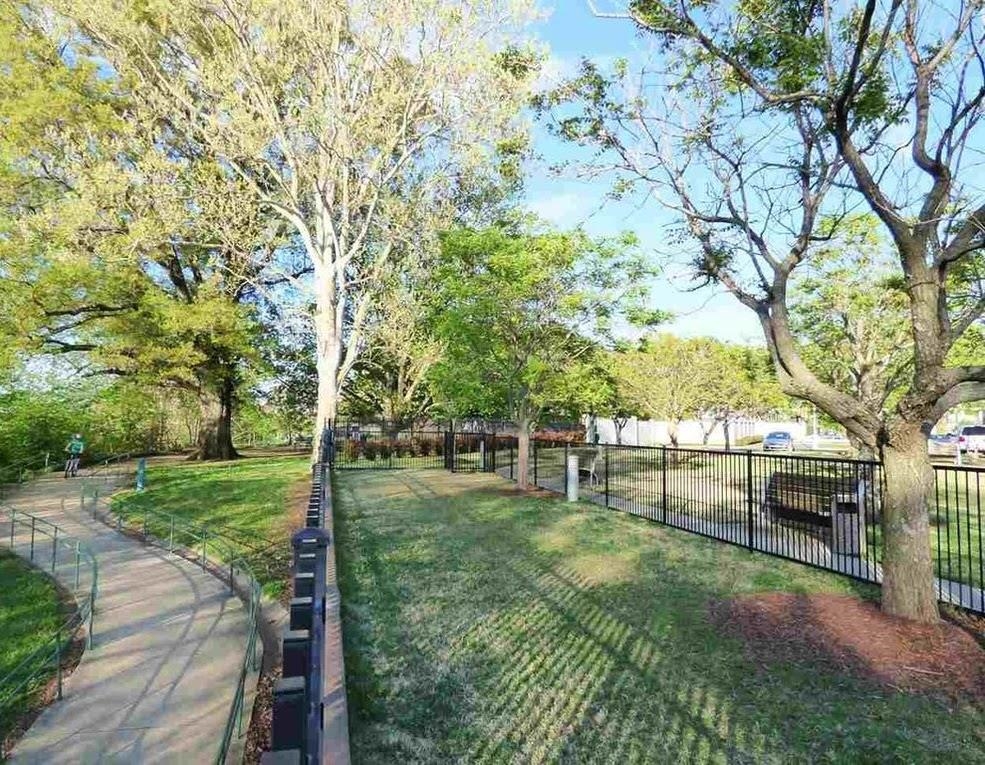 655 RIVERSIDE DR Unit: 1004A