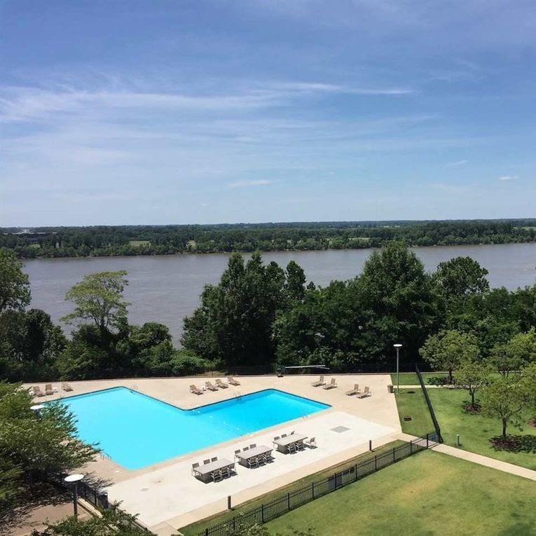 655 RIVERSIDE DR Unit: 1004A