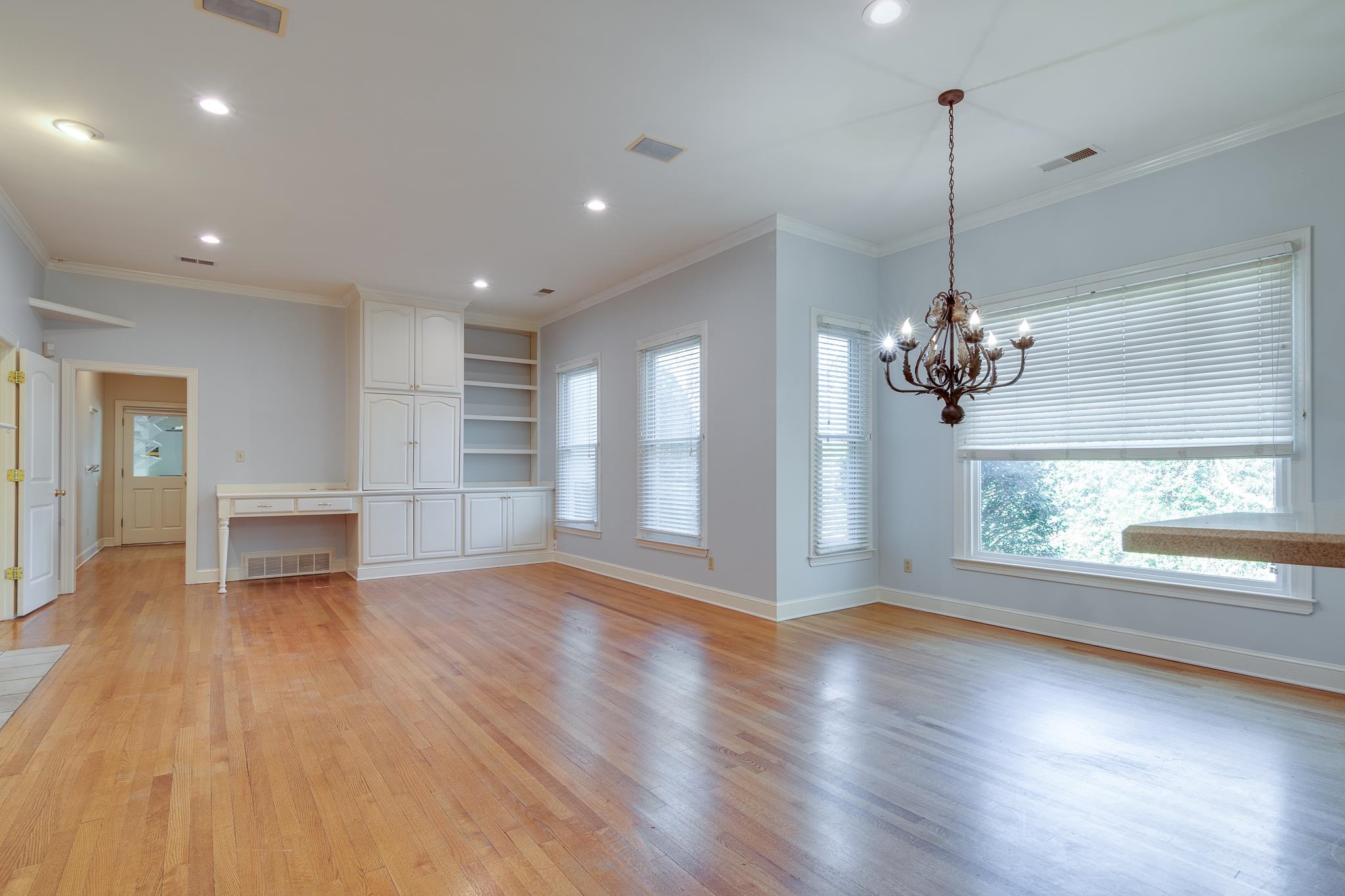 1725 CHAPEL CREEK PKY