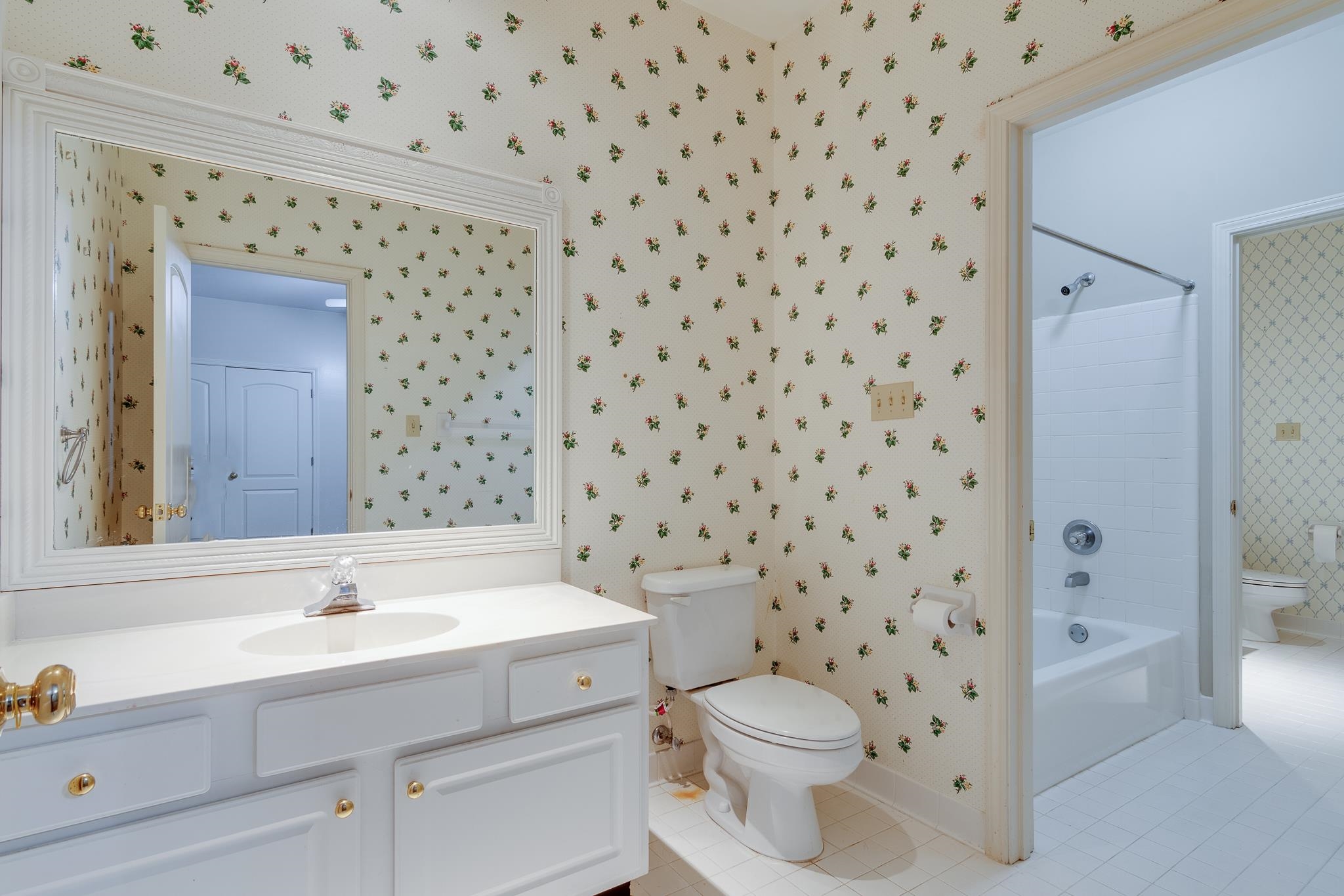 1725 CHAPEL CREEK PKY