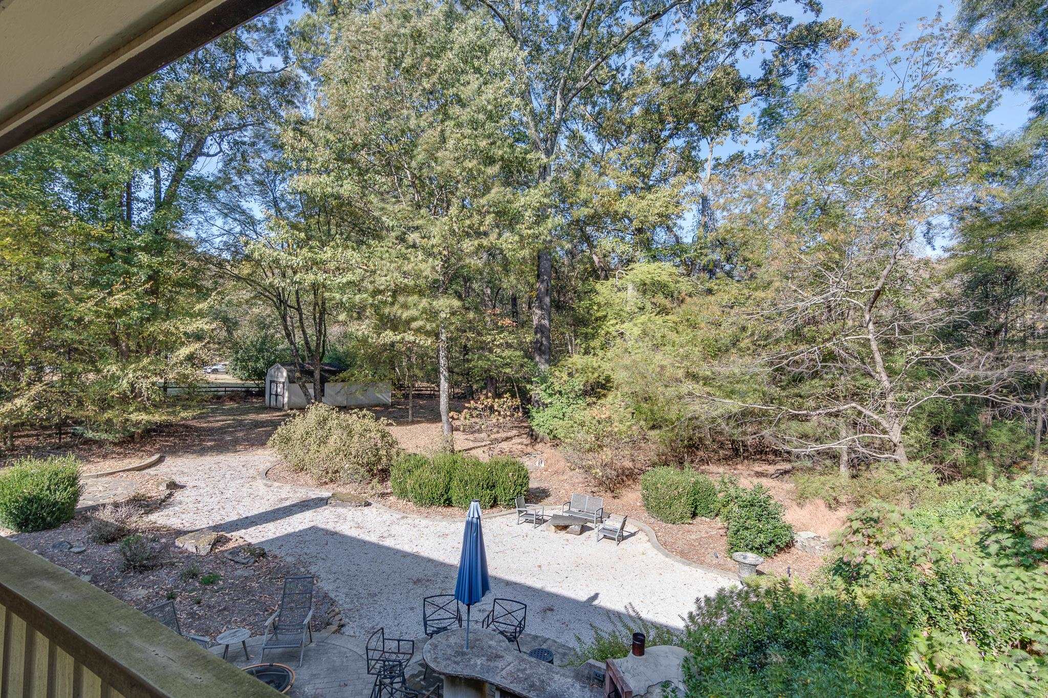 910 N ROCKY HILLS CV