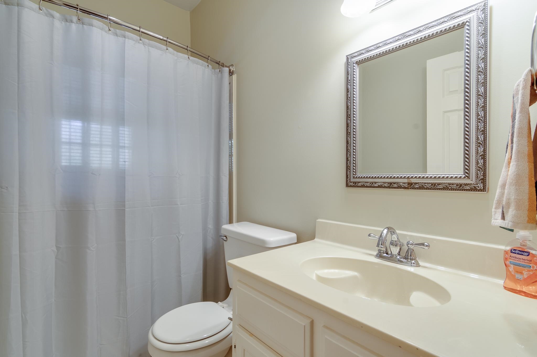 910 N ROCKY HILLS CV