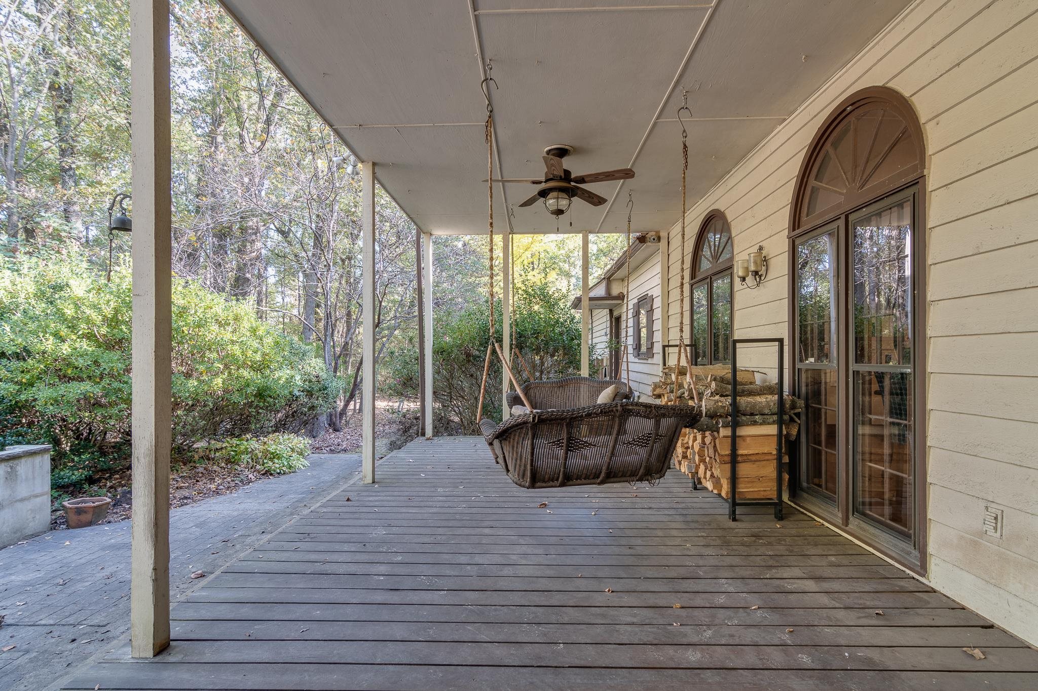 910 N ROCKY HILLS CV