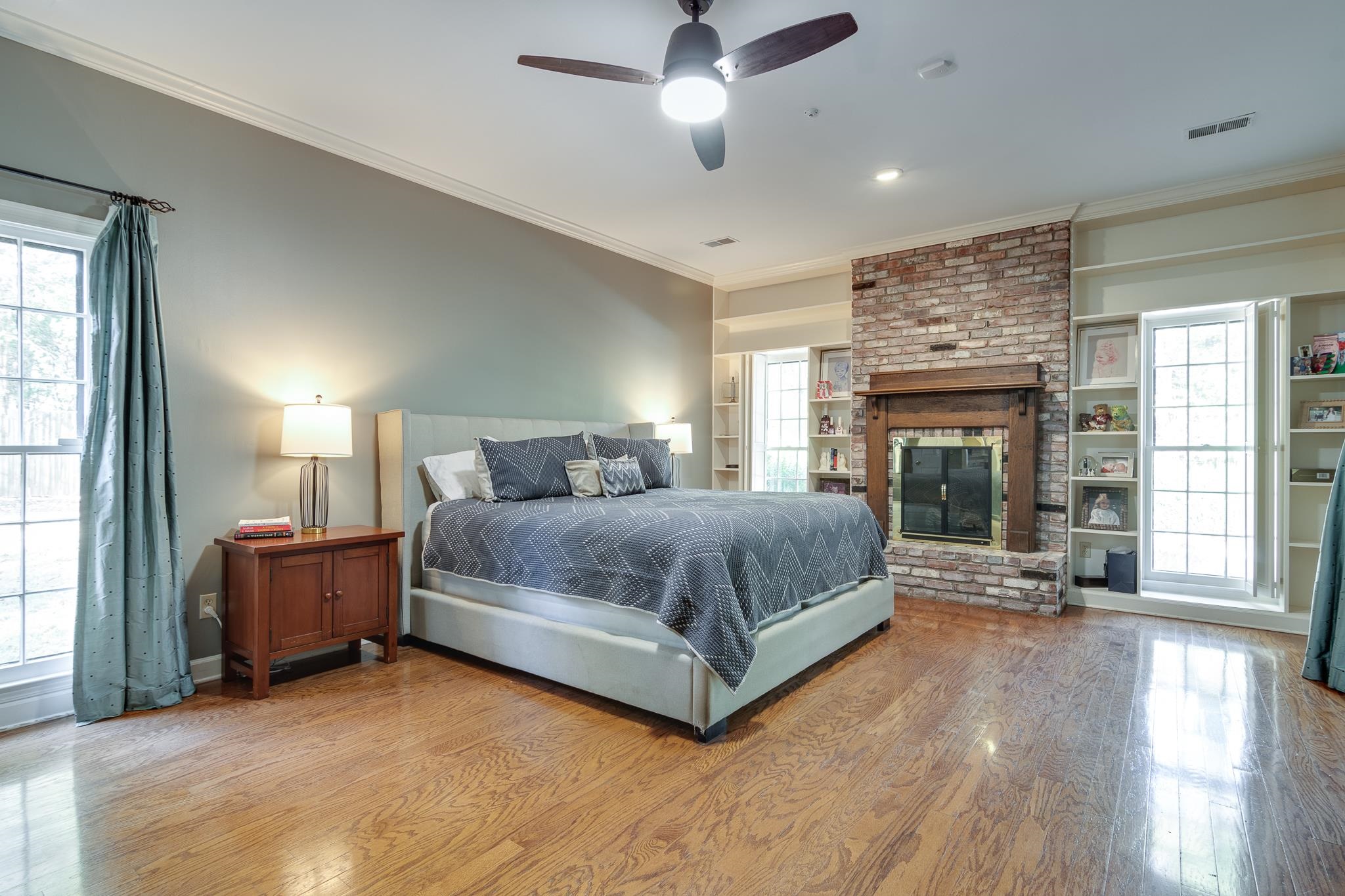 910 N ROCKY HILLS CV