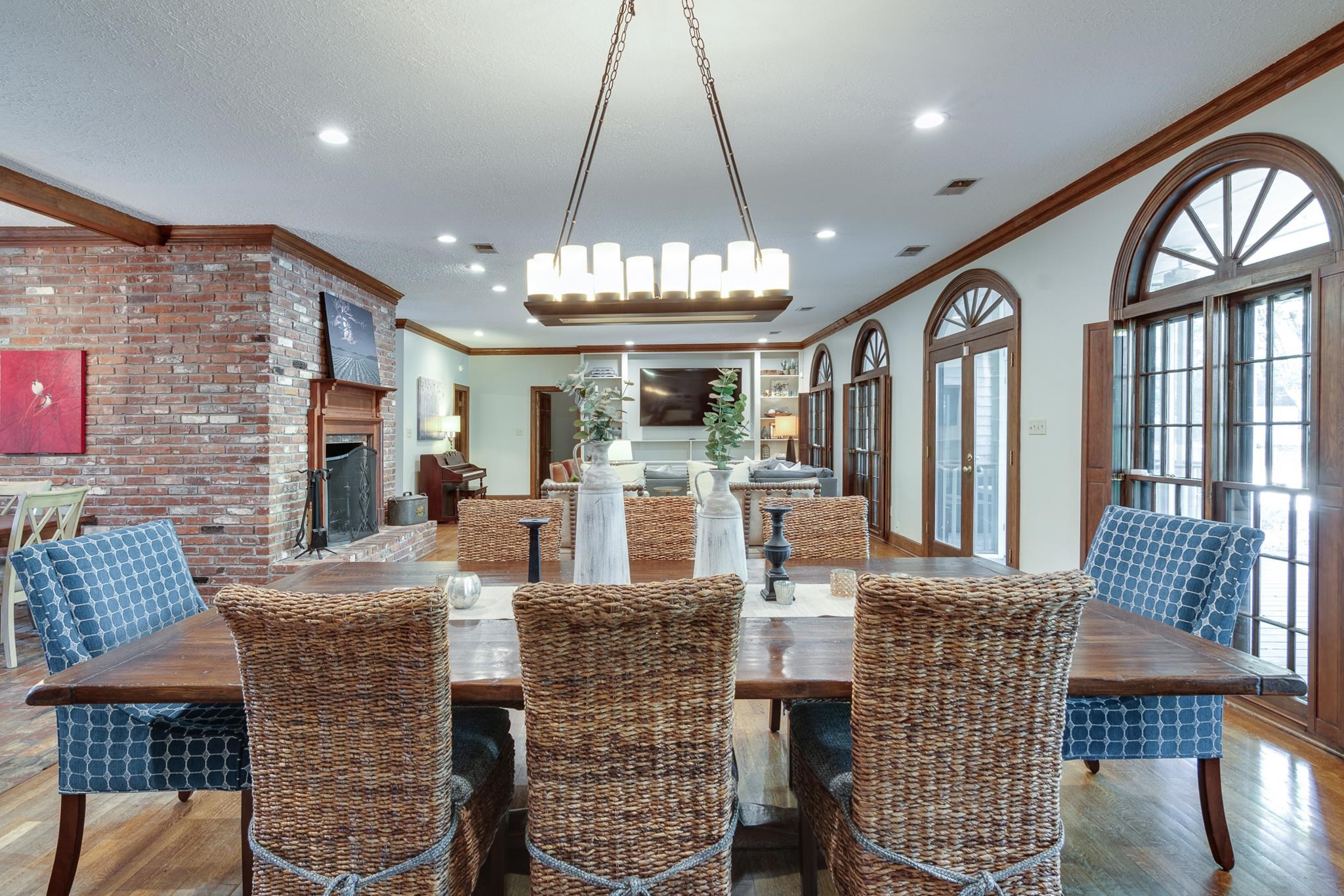 910 N ROCKY HILLS CV