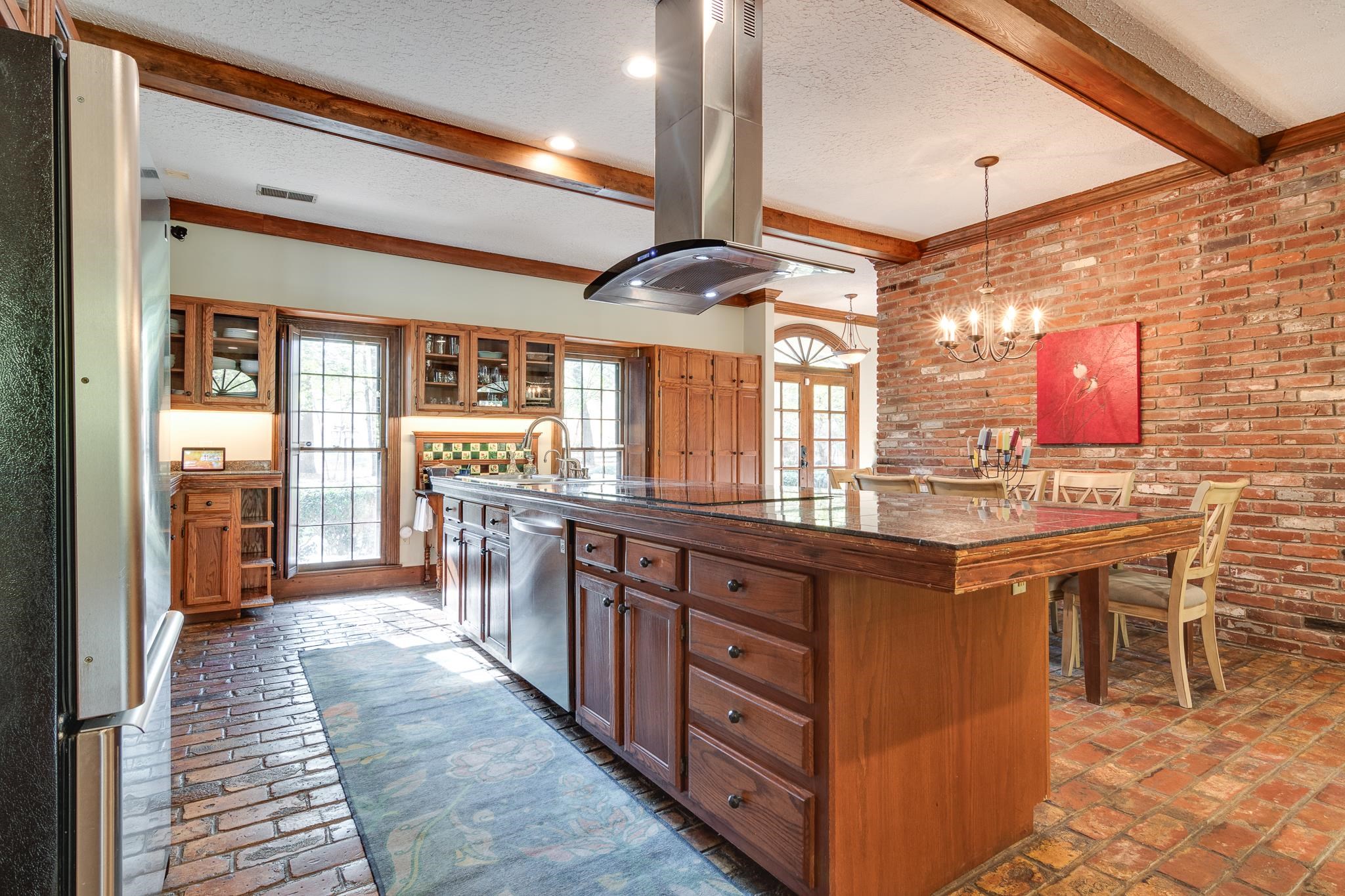 910 N ROCKY HILLS CV