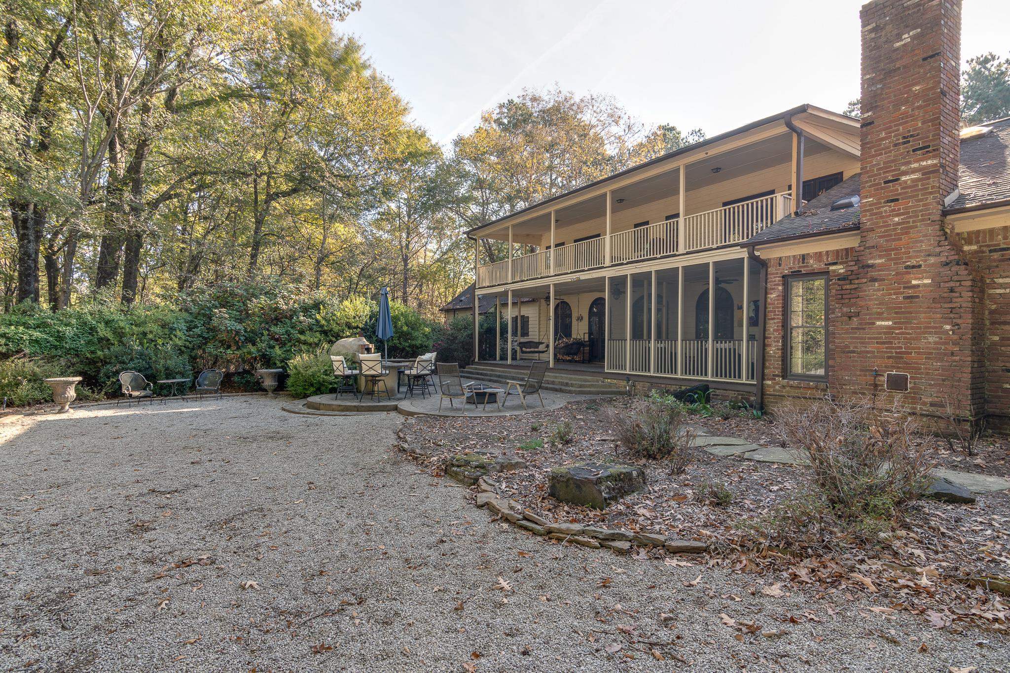 910 N ROCKY HILLS CV