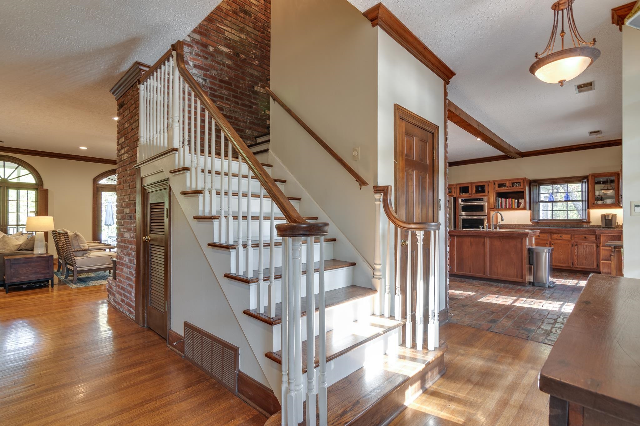 910 N ROCKY HILLS CV