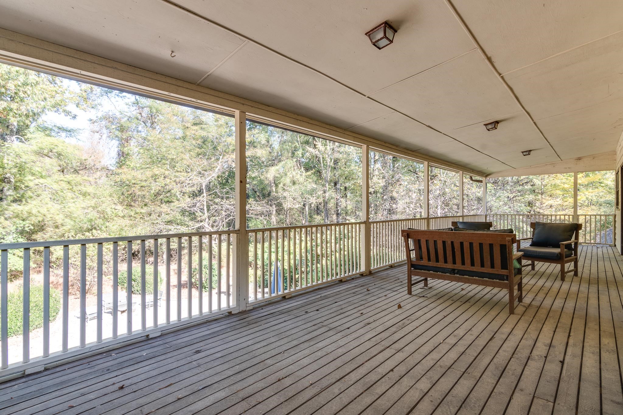 910 N ROCKY HILLS CV