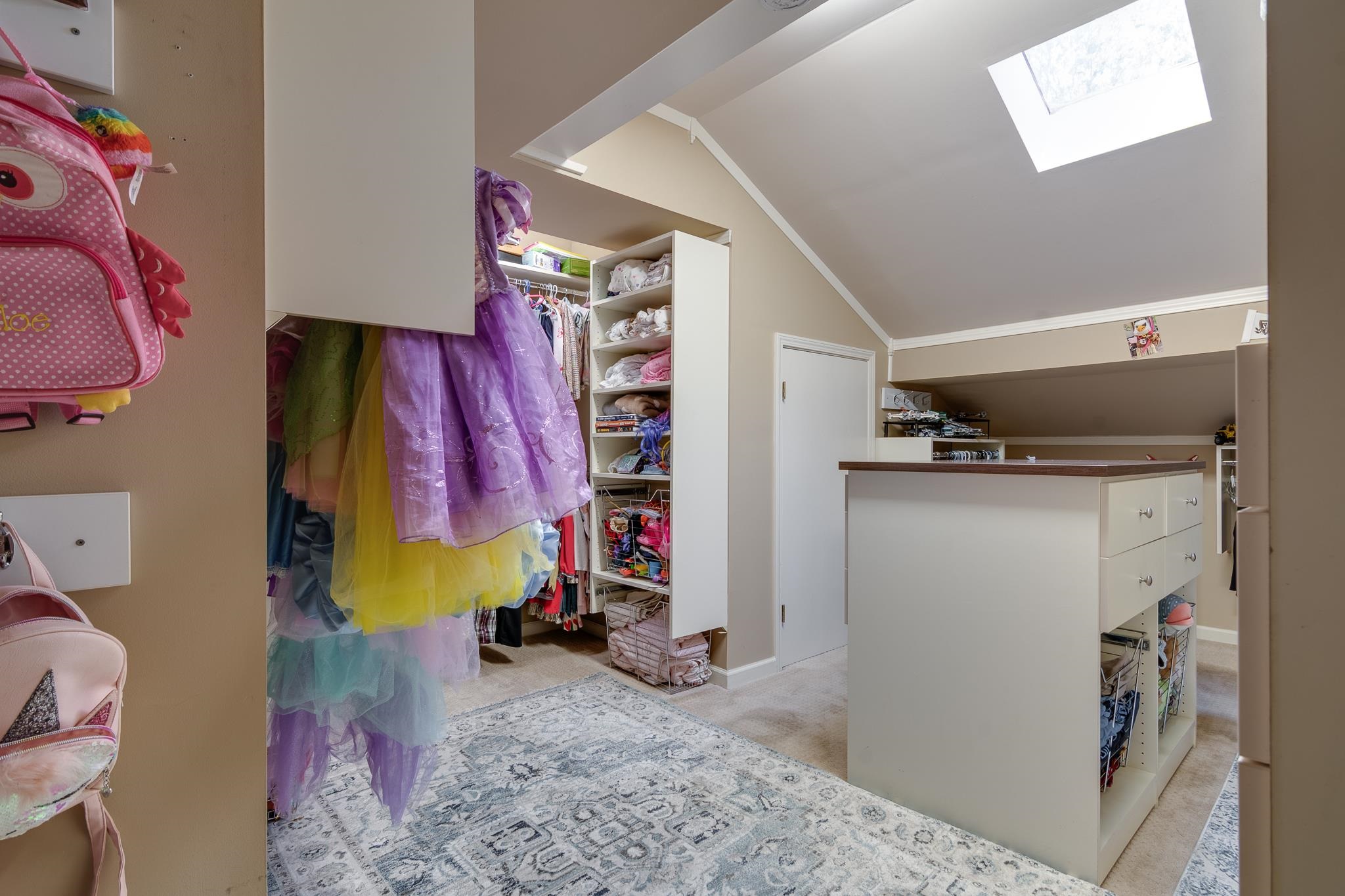 910 N ROCKY HILLS CV