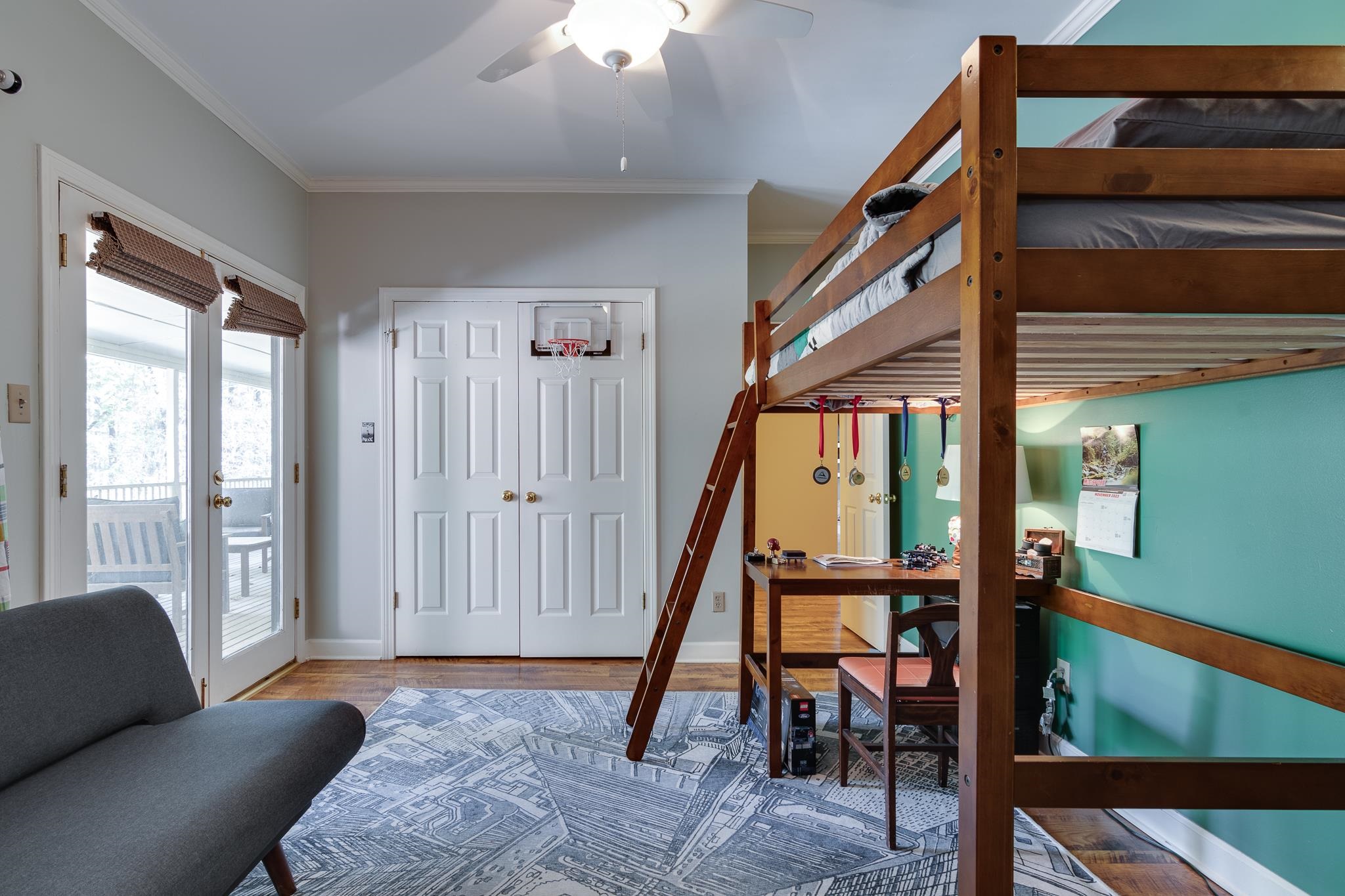 910 N ROCKY HILLS CV