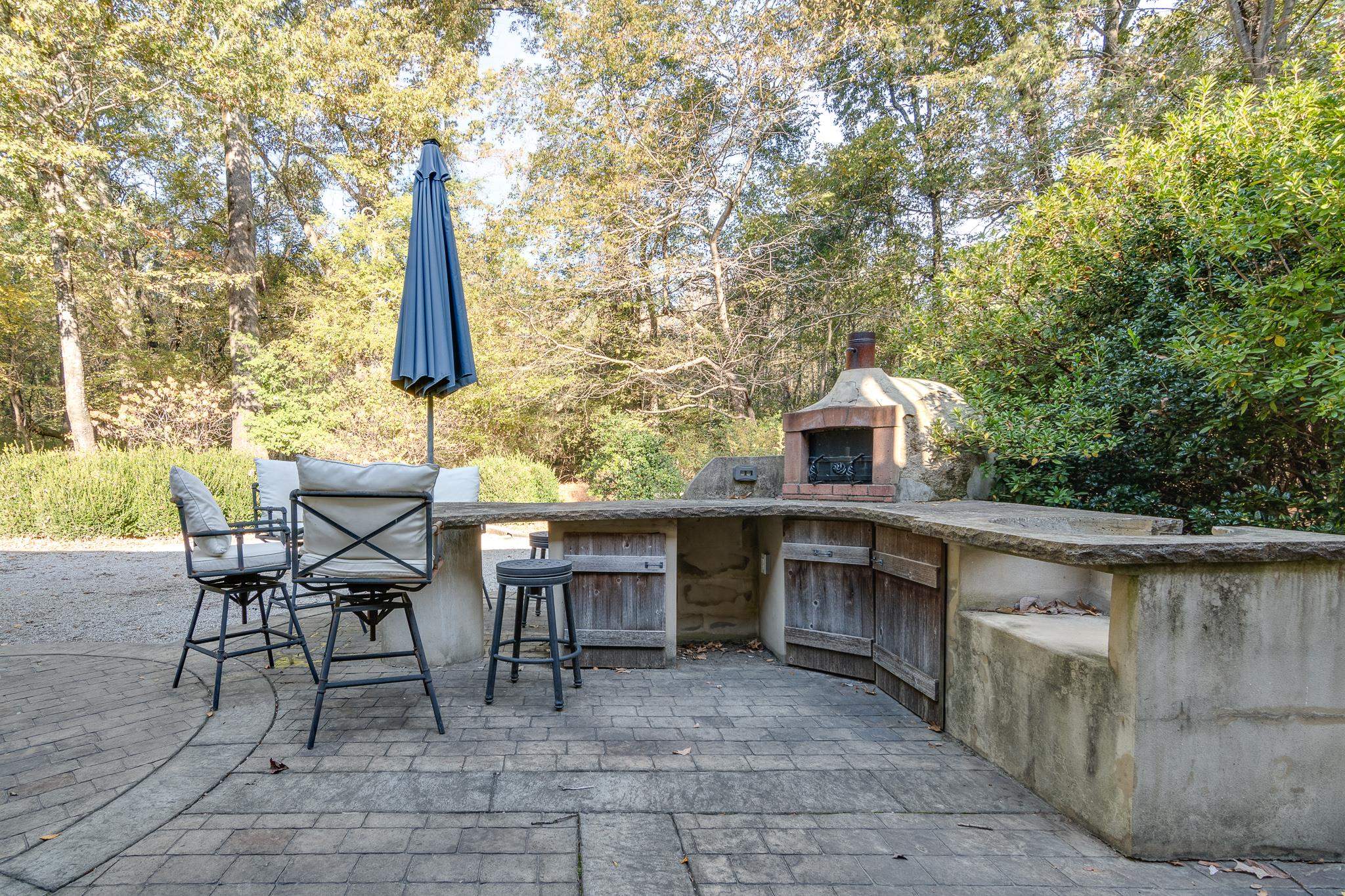 910 N ROCKY HILLS CV