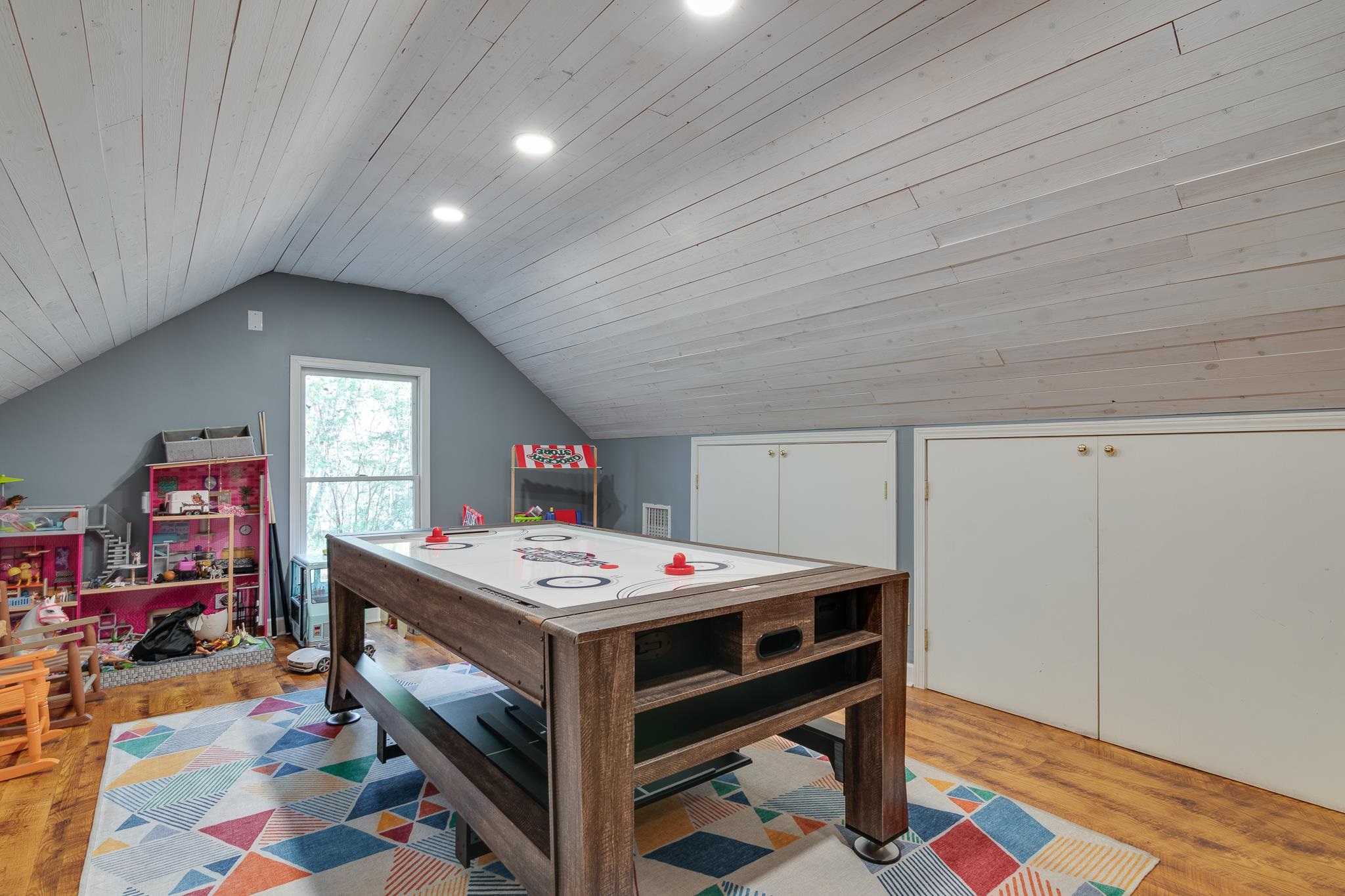 910 N ROCKY HILLS CV