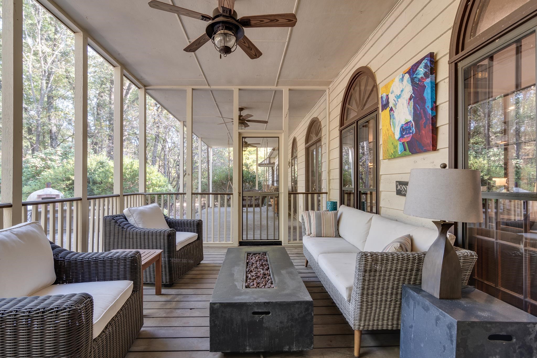 910 N ROCKY HILLS CV