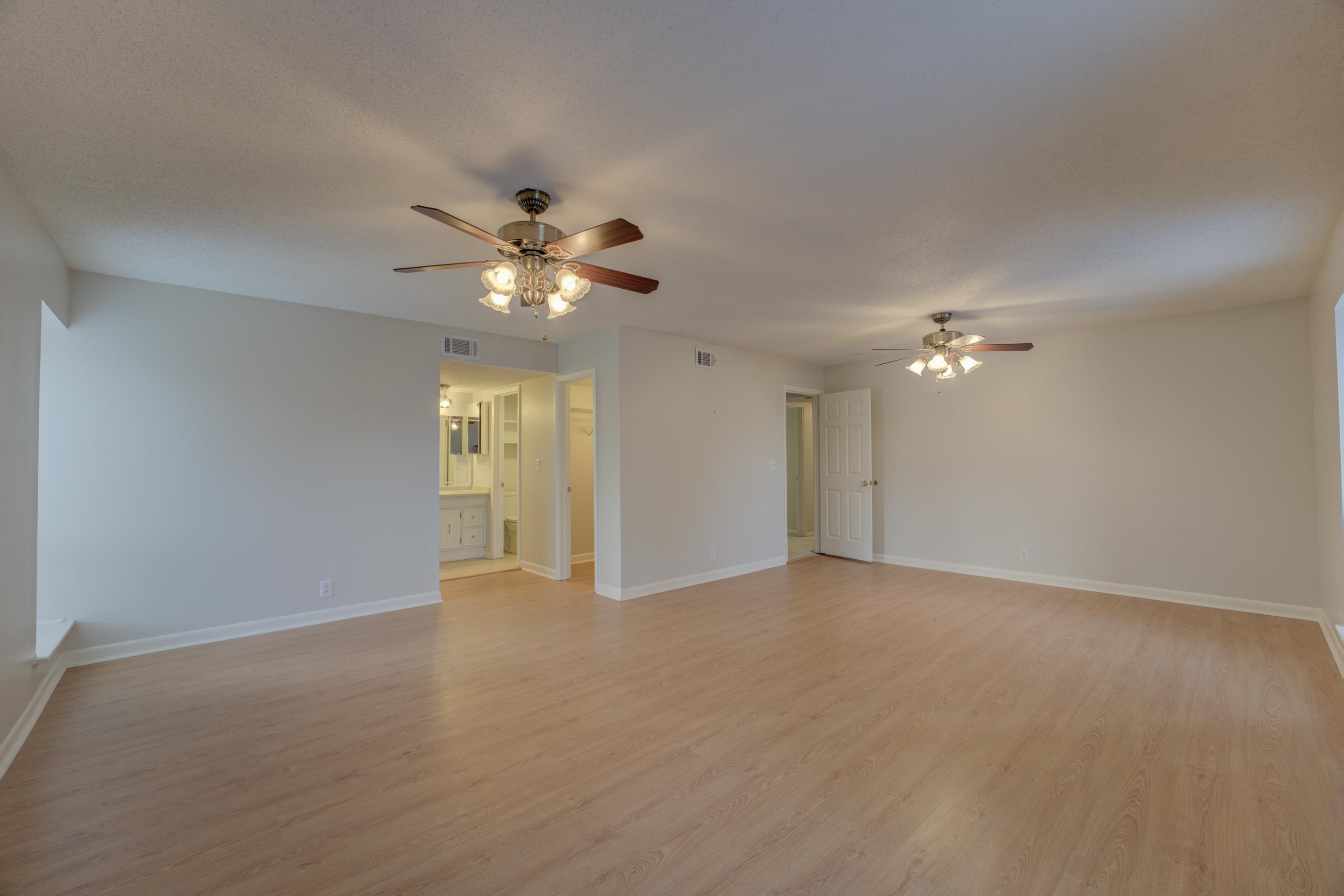 1860 W POPLAR WOODS CIR Unit: 4