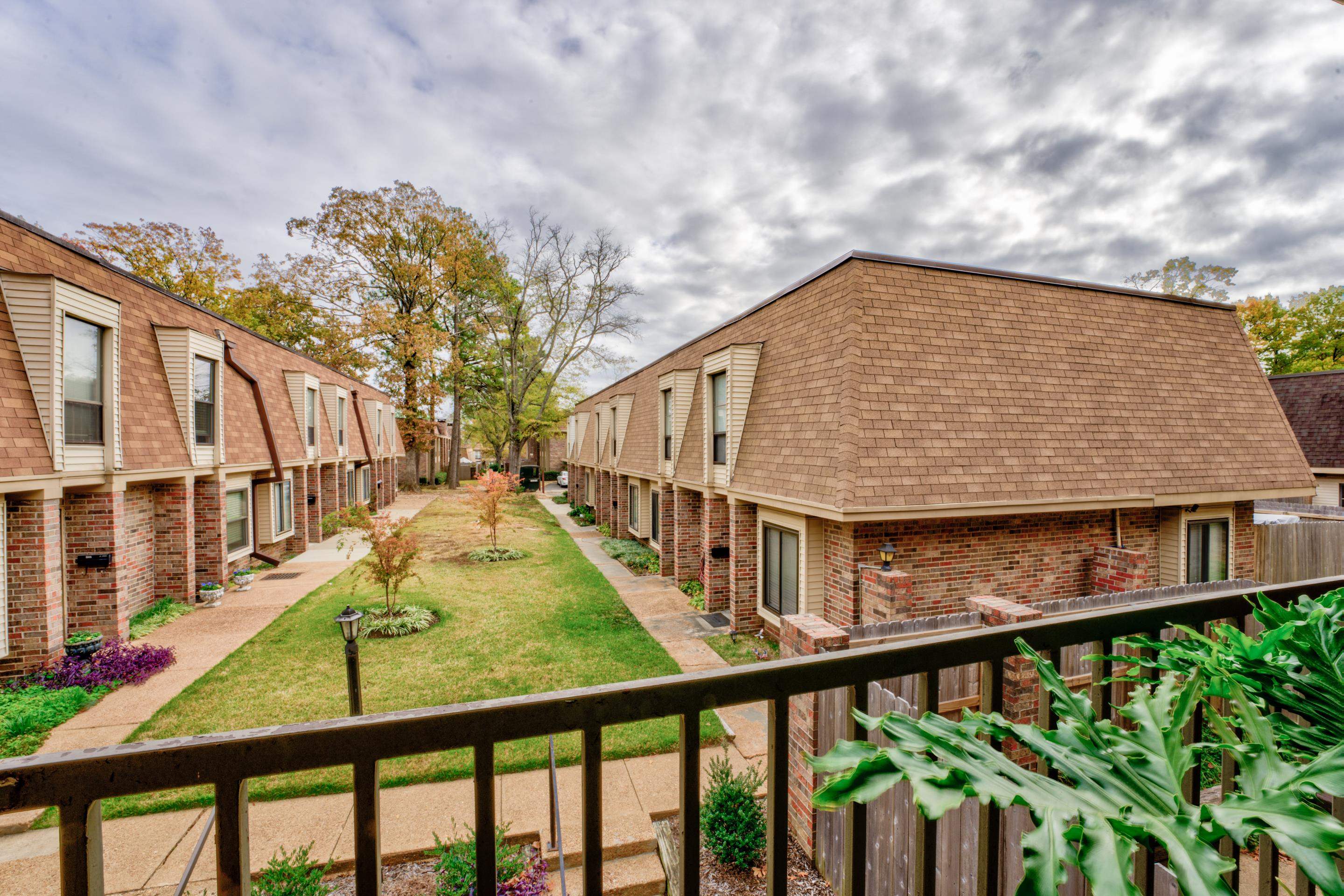 1860 W POPLAR WOODS CIR Unit: 4