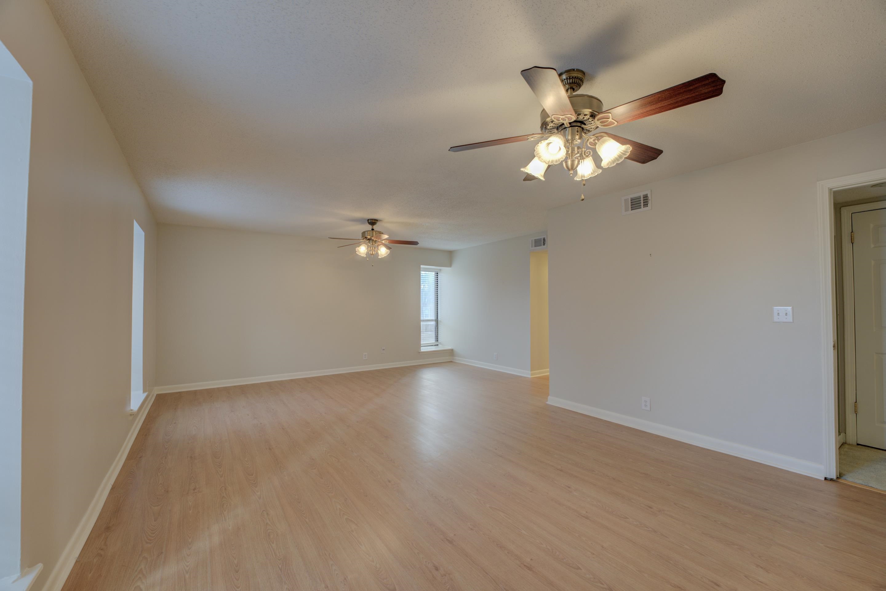 1860 W POPLAR WOODS CIR Unit: 4