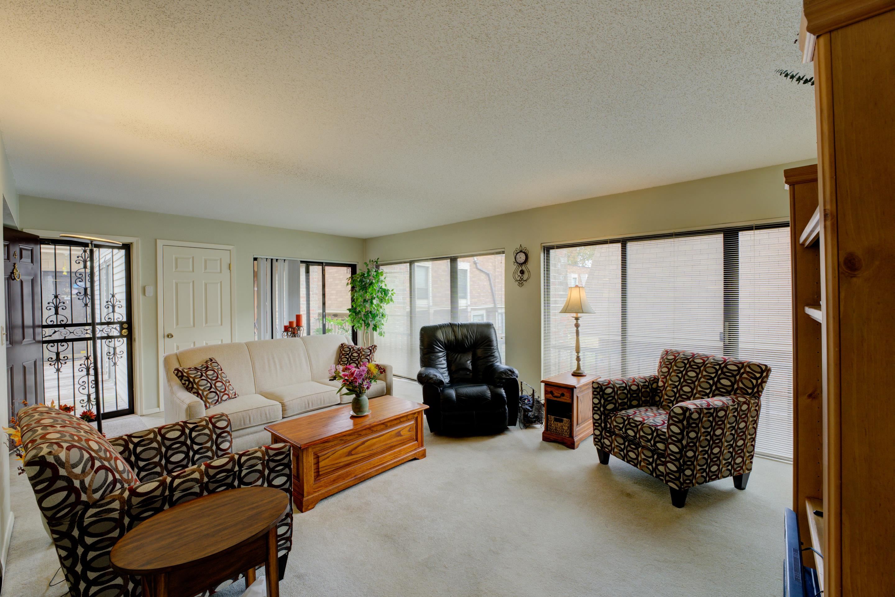 1860 W POPLAR WOODS CIR Unit: 4