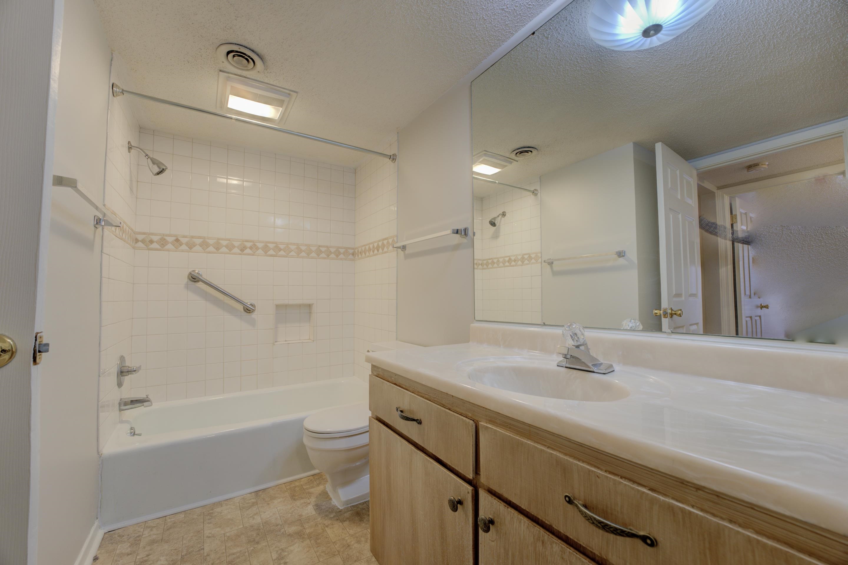 1860 W POPLAR WOODS CIR Unit: 4
